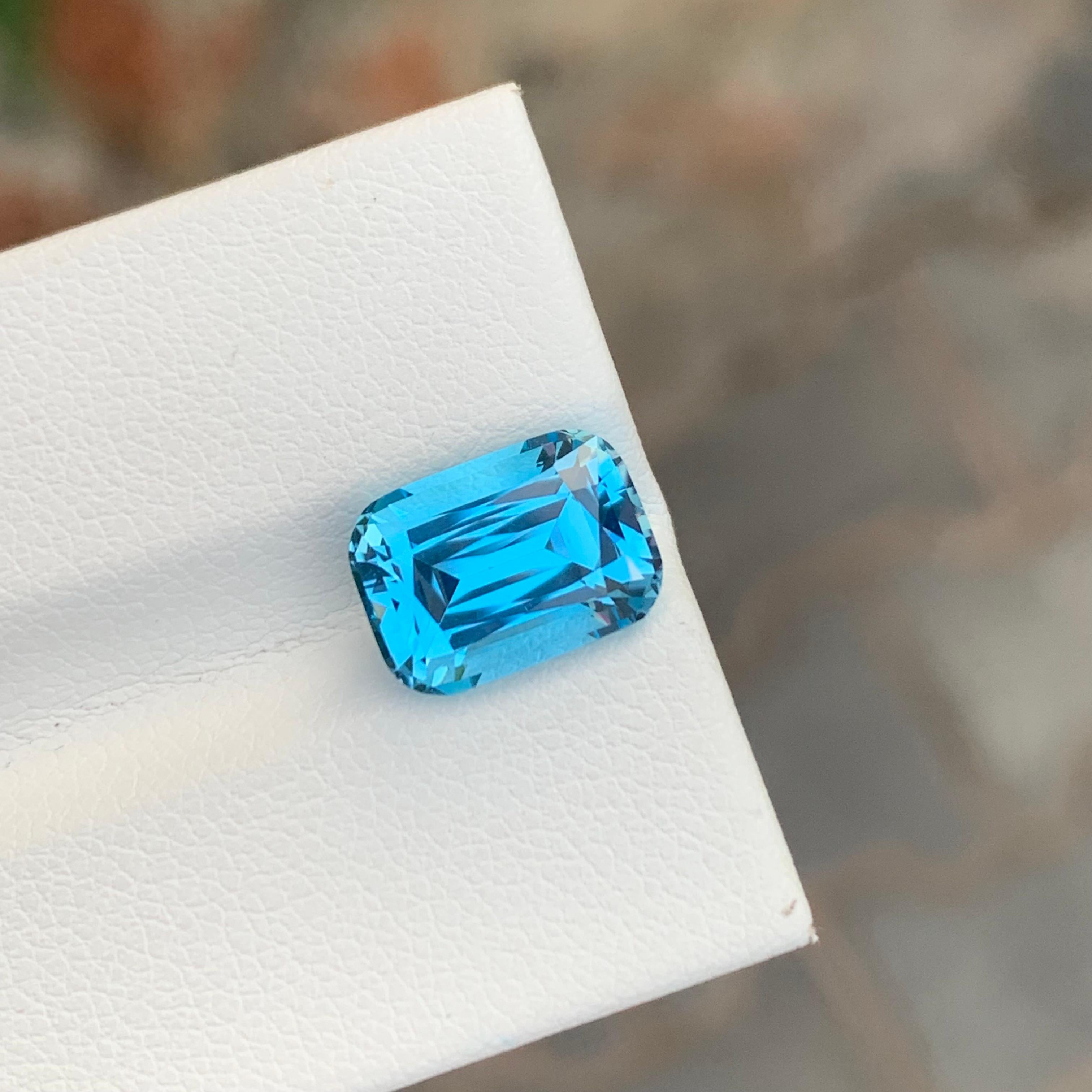 4.55 Carat Glamorous Blue Topaz Cushion Shape Gem For Jewellery In New Condition For Sale In Peshawar, PK