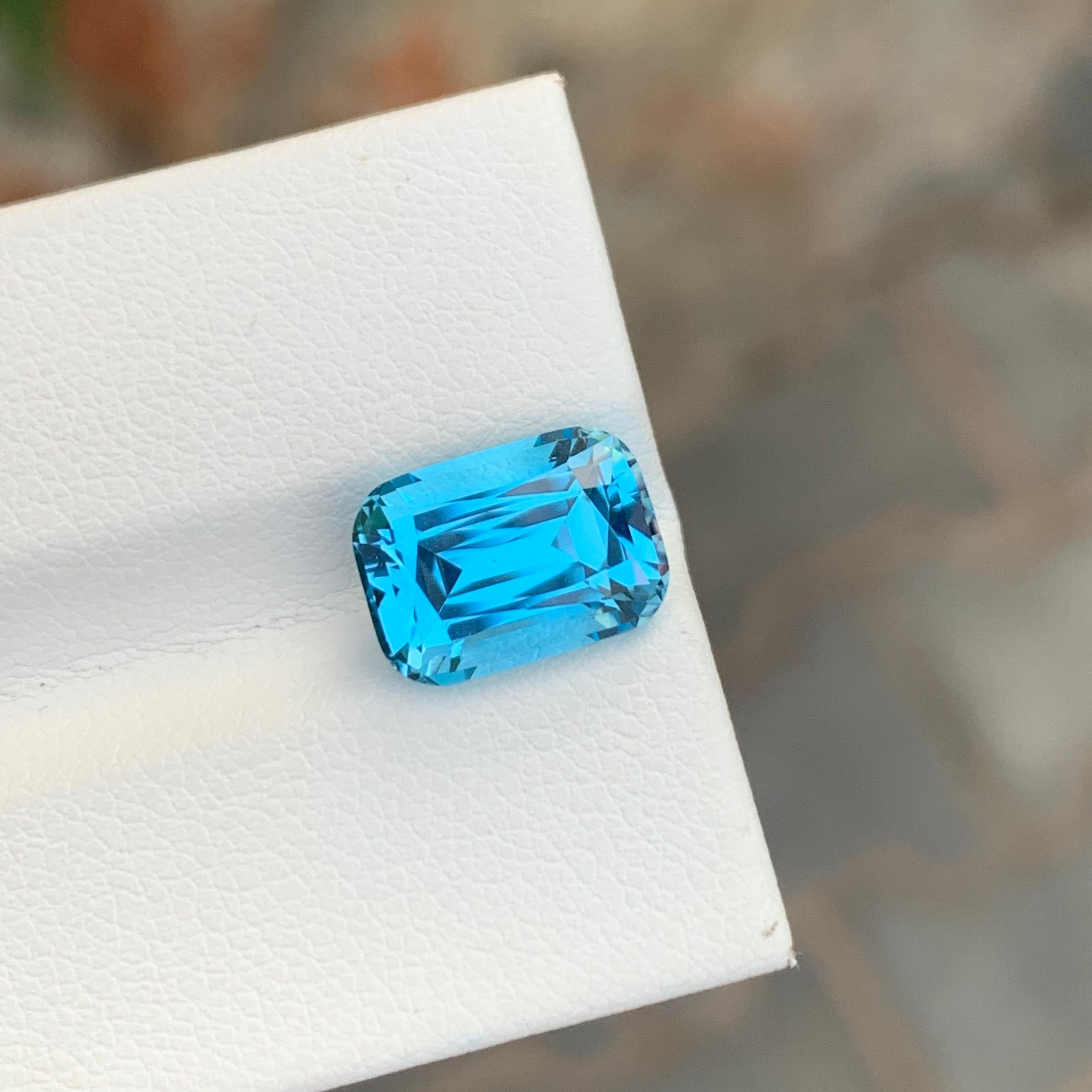 4.55 Carat Glamorous Blue Topaz Cushion Shape Gem For Jewellery For Sale 2