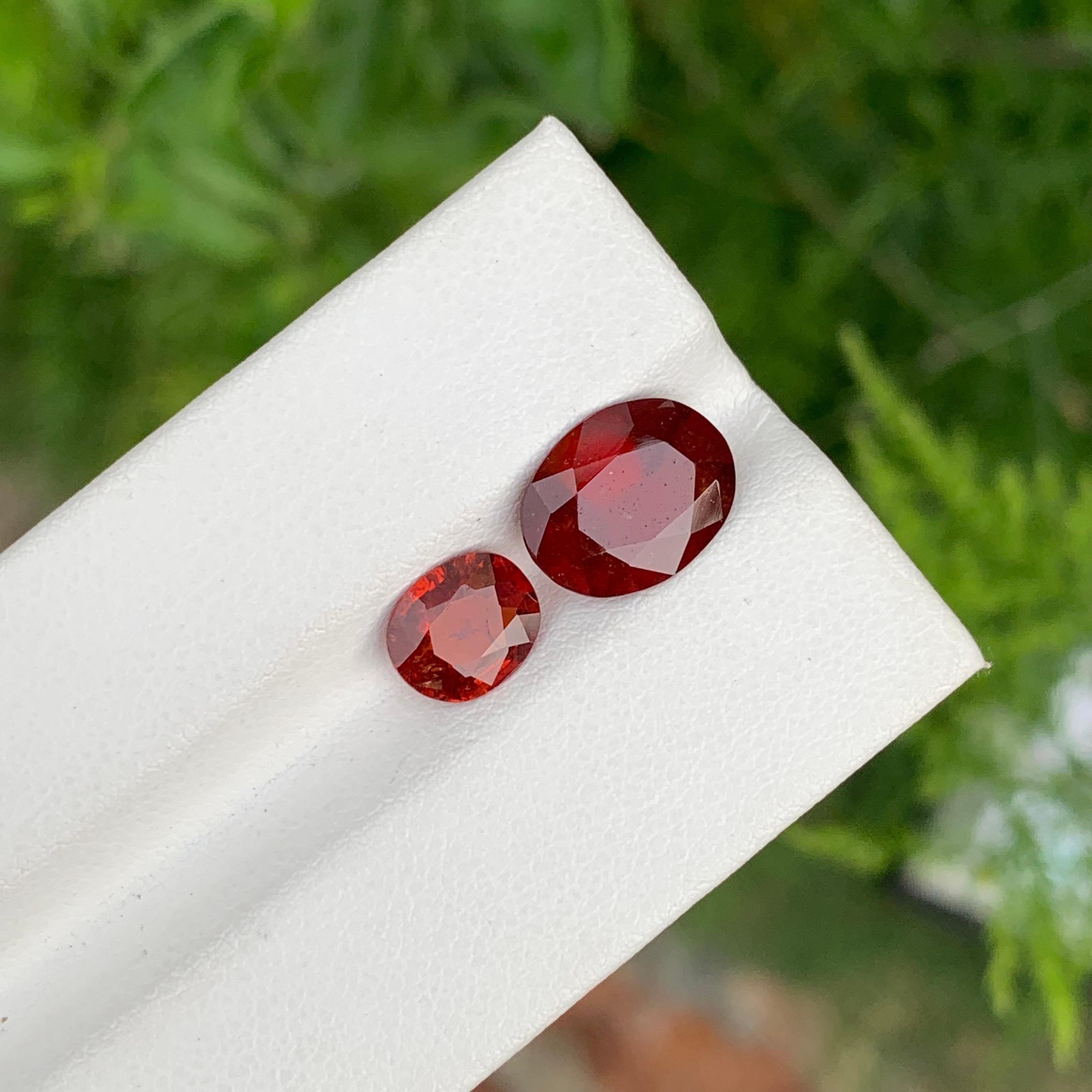 Women's or Men's 4.55 Carat Natural Dual Loose Hessonite Garnet Oval Shape Gem For Jewellery For Sale