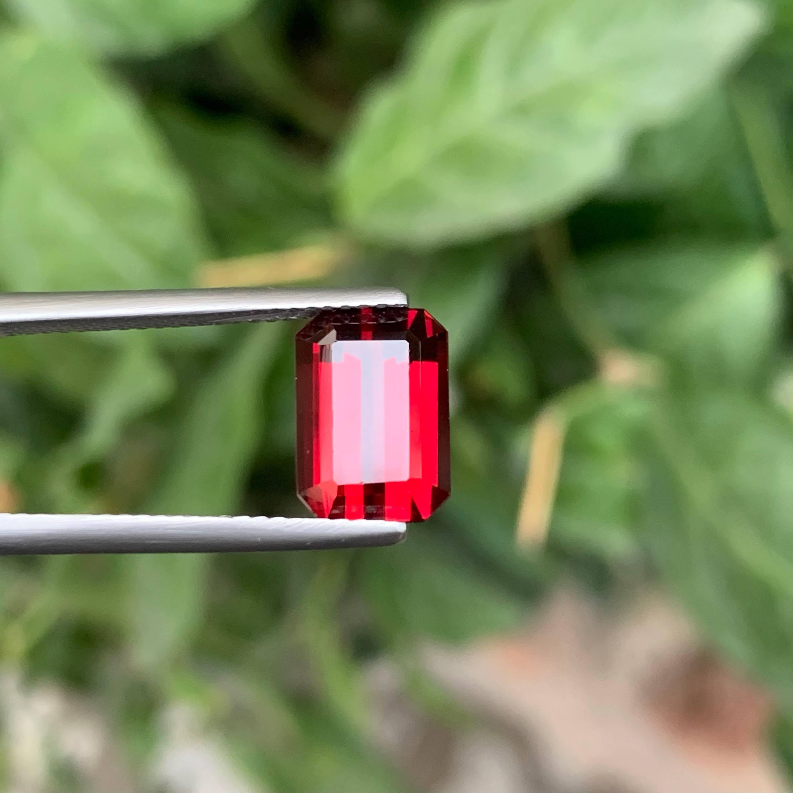 4,55 quilates granate rojo brillante natural suelto talla esmeralda gema tanzana Moderno en venta