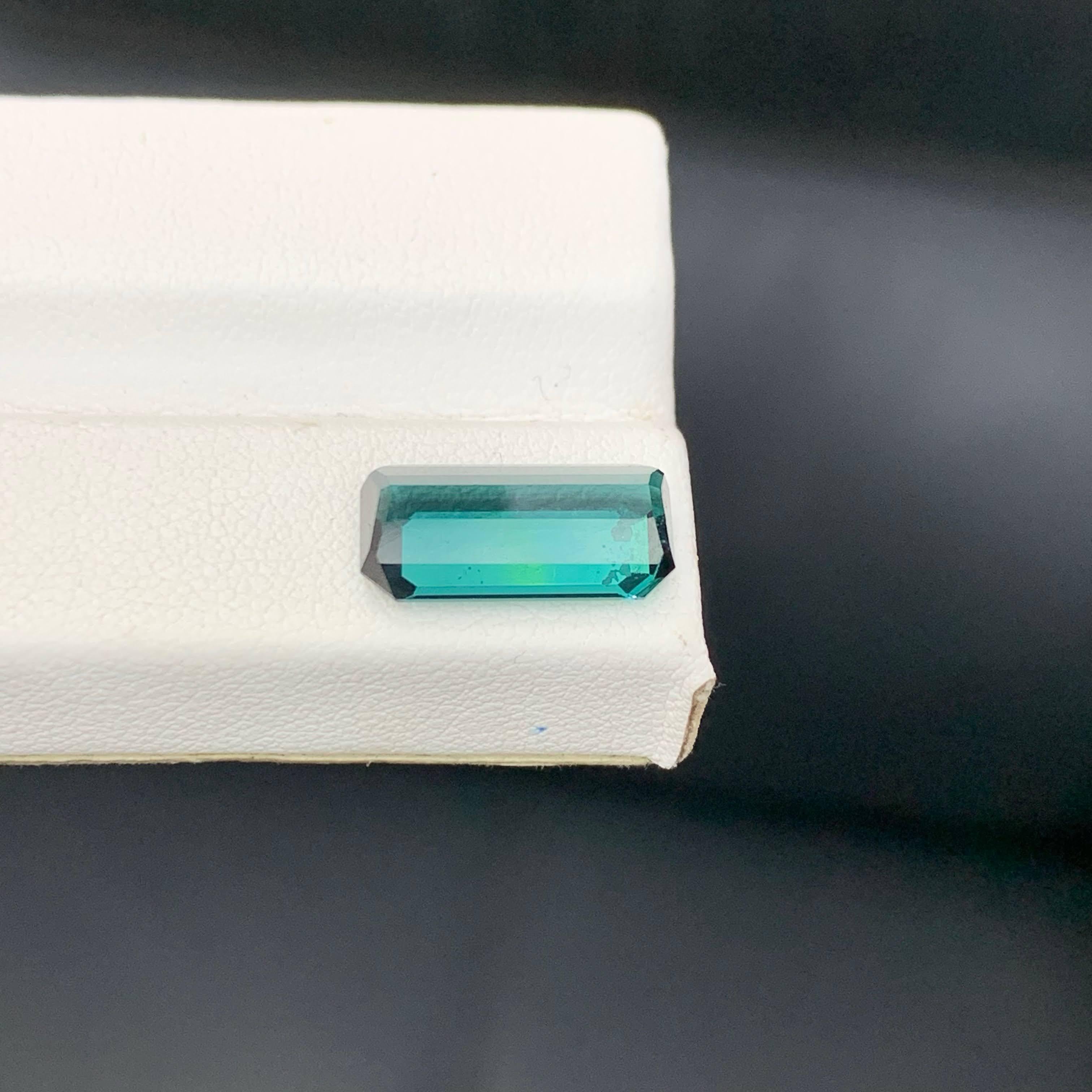 Taille émeraude 4.55 Carat Natural Loose Indicolite Color Tourmaline Emerald Cut Afghan Gemstone (pierre précieuse afghane) en vente