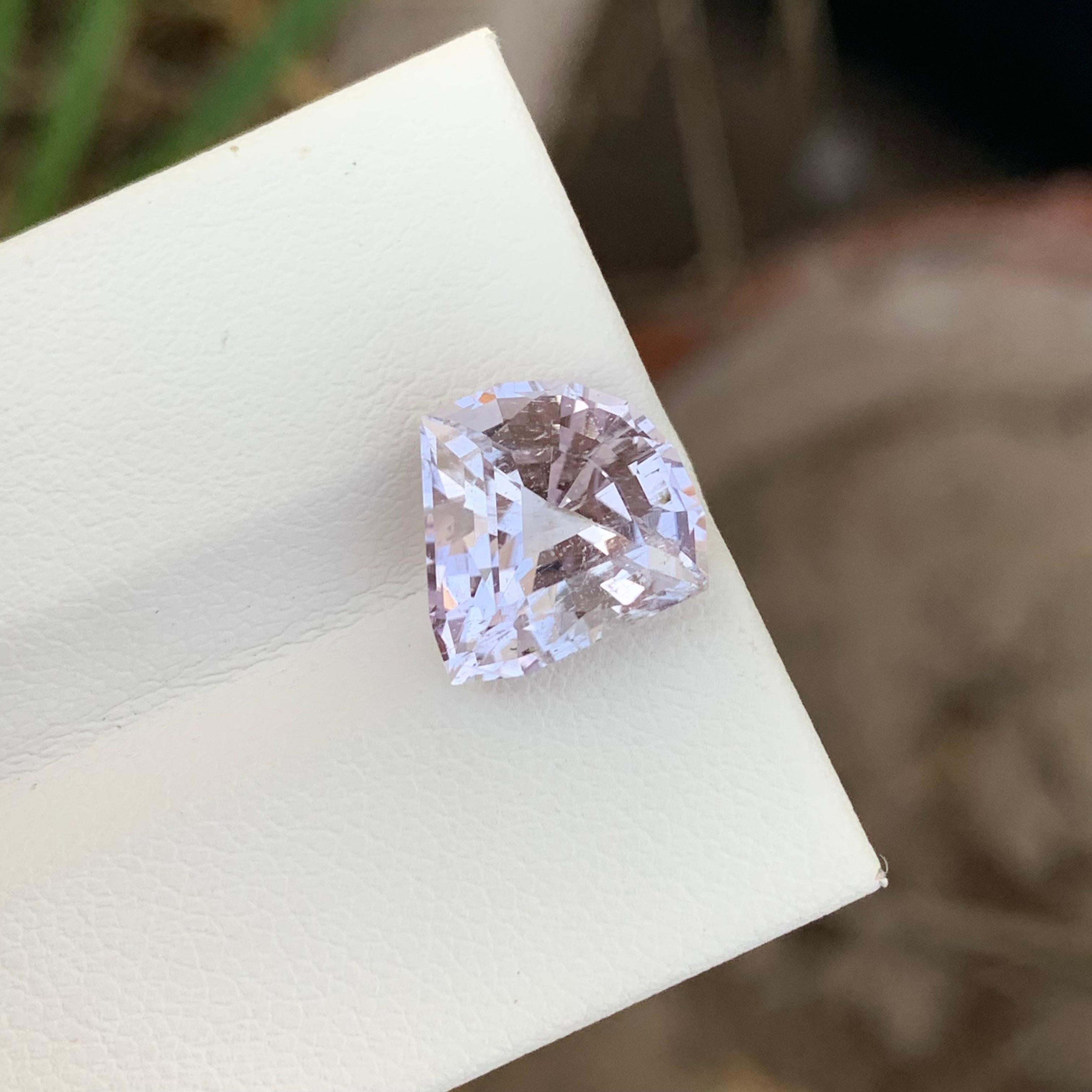 4,55 Karat natürlicher loser Kunzit in Kite-Form für Ring, leicht eingeschlossen im Angebot 1