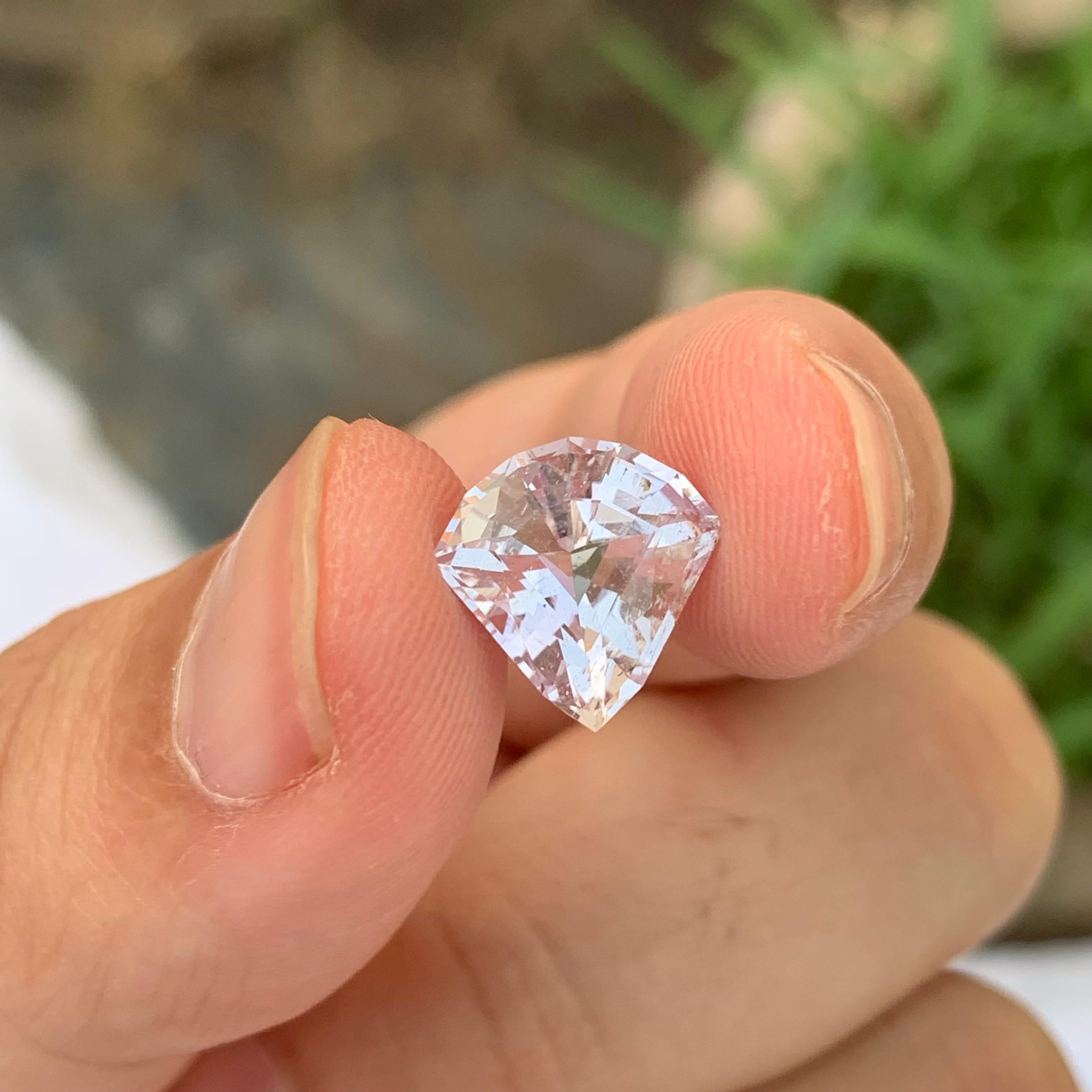 4,55 Karat natürlicher loser Kunzit in Kite-Form für Ring, leicht eingeschlossen im Angebot 3