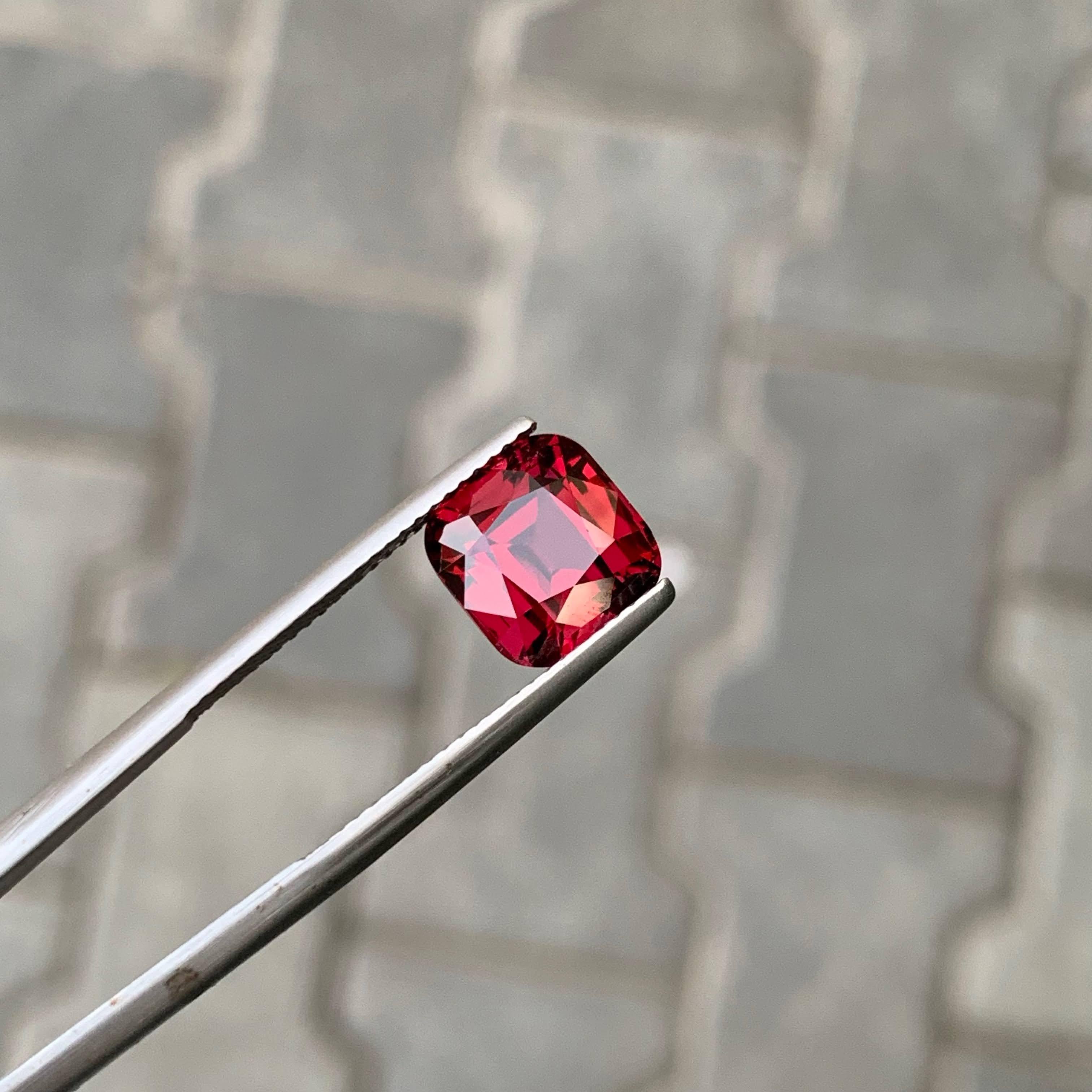 4,55 Karat Natürlicher loser roter rosafarbener Granatstein mit Kissenschliff Tansanischer Edelstein im Zustand „Neu“ im Angebot in Bangkok, TH