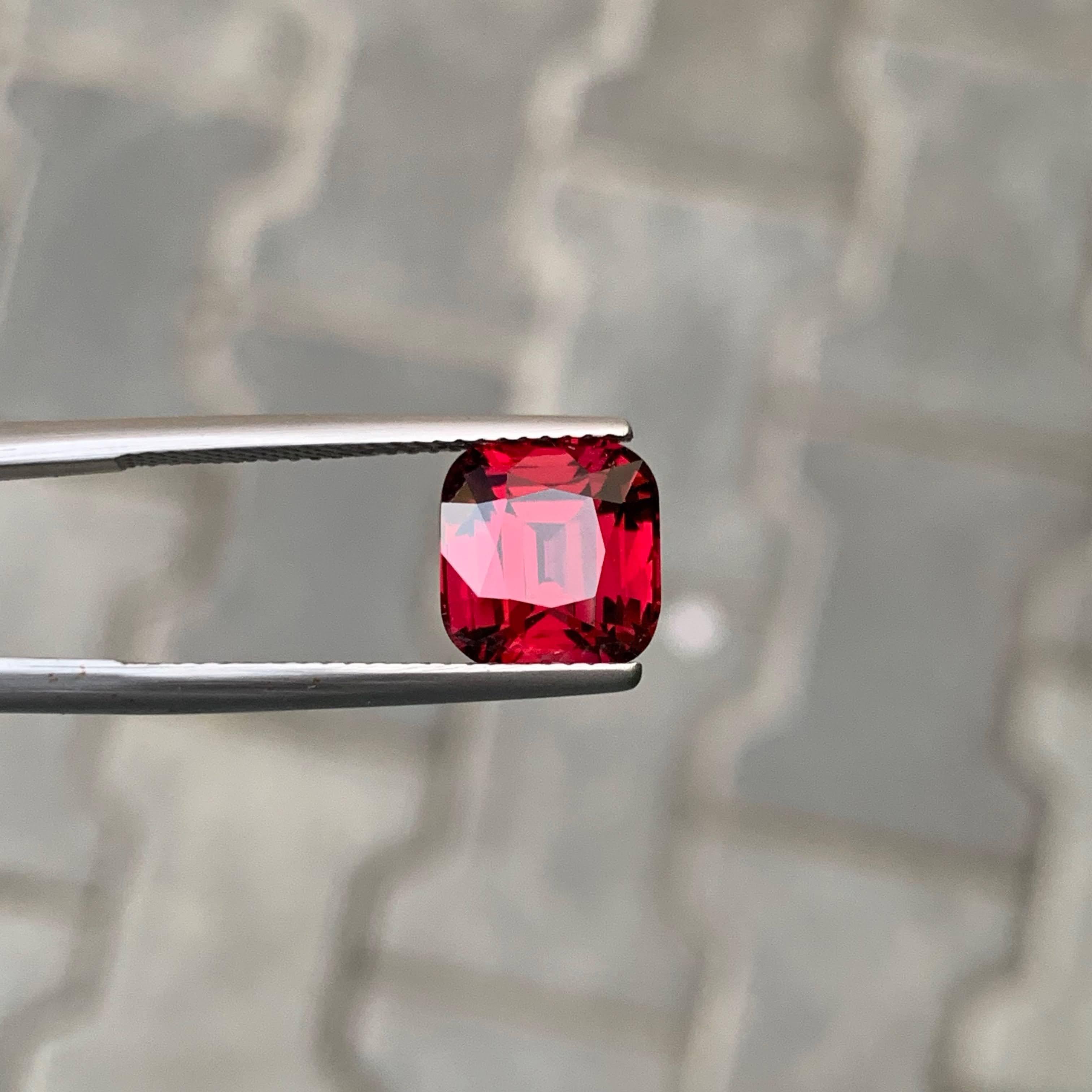4,55 Karat Natürlicher loser roter rosafarbener Granatstein mit Kissenschliff Tansanischer Edelstein im Angebot 1