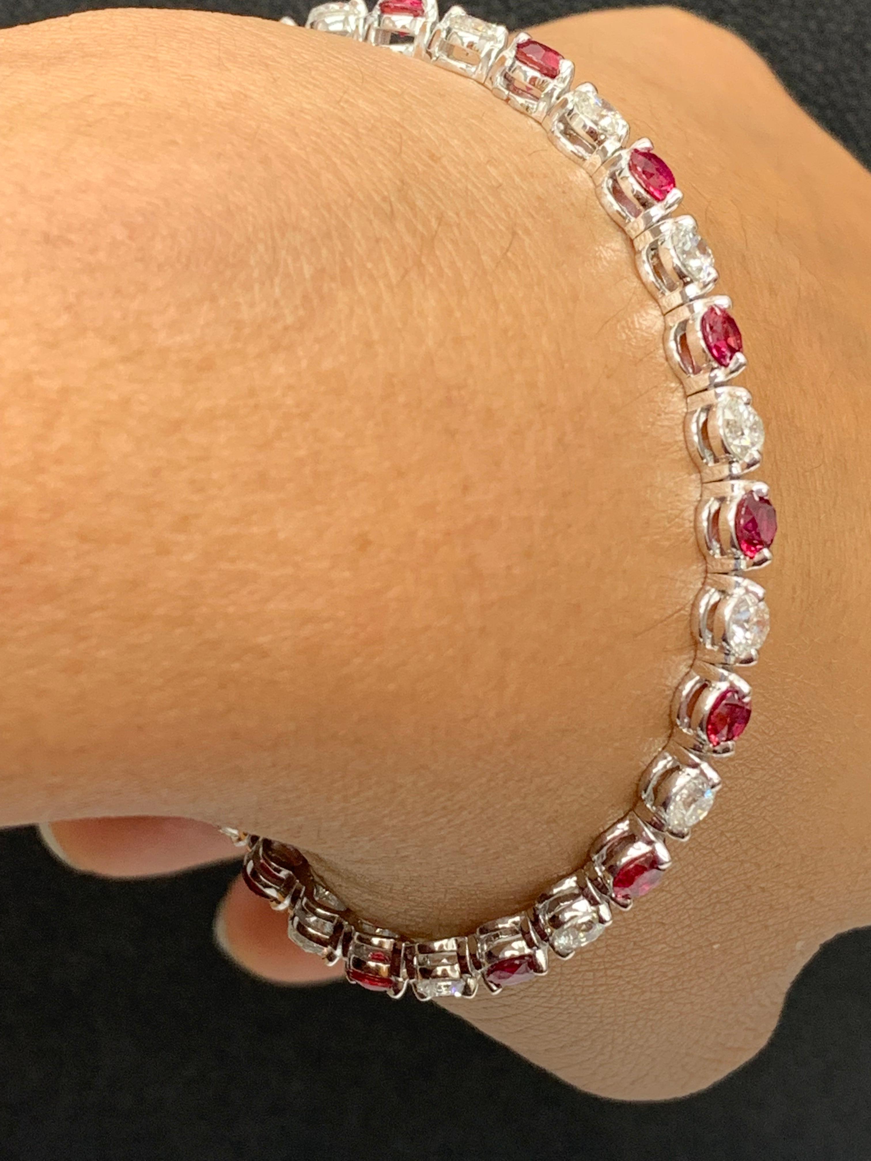 Armband aus 14k Weißgold mit 4,55 Karat rundem Rubin und Diamanten im Angebot 3