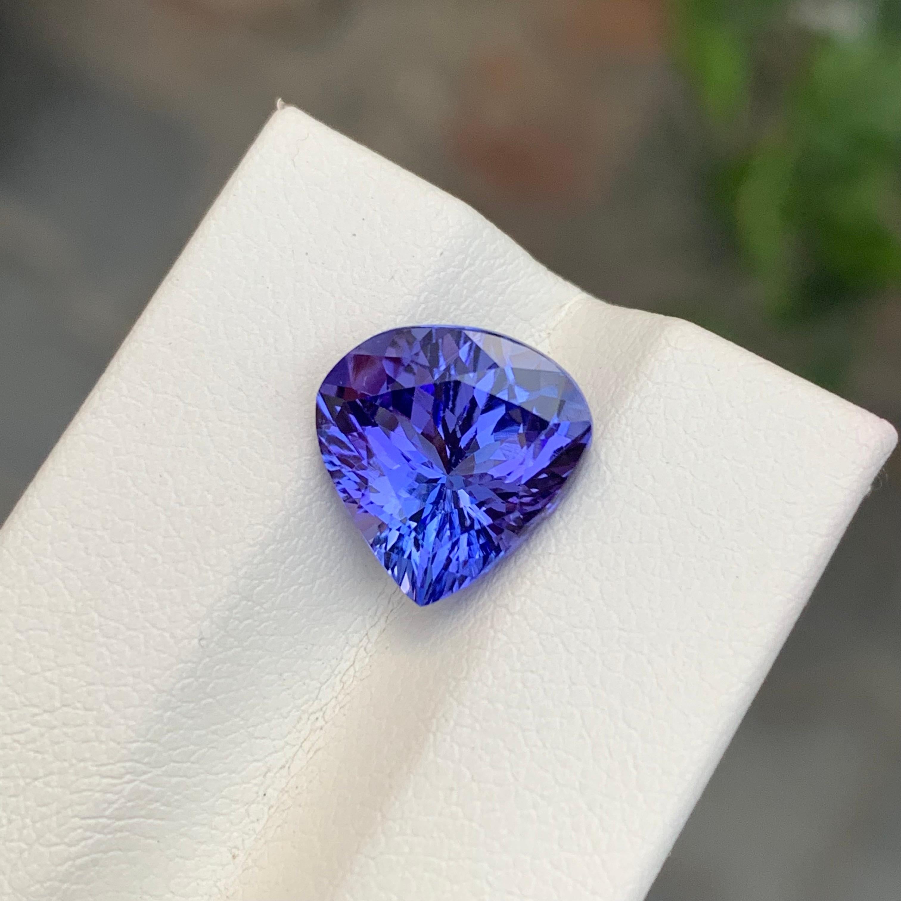 4,55 Karat Atemberaubender loser Tansanit in Wassertropfenform Edelstein im Angebot 6