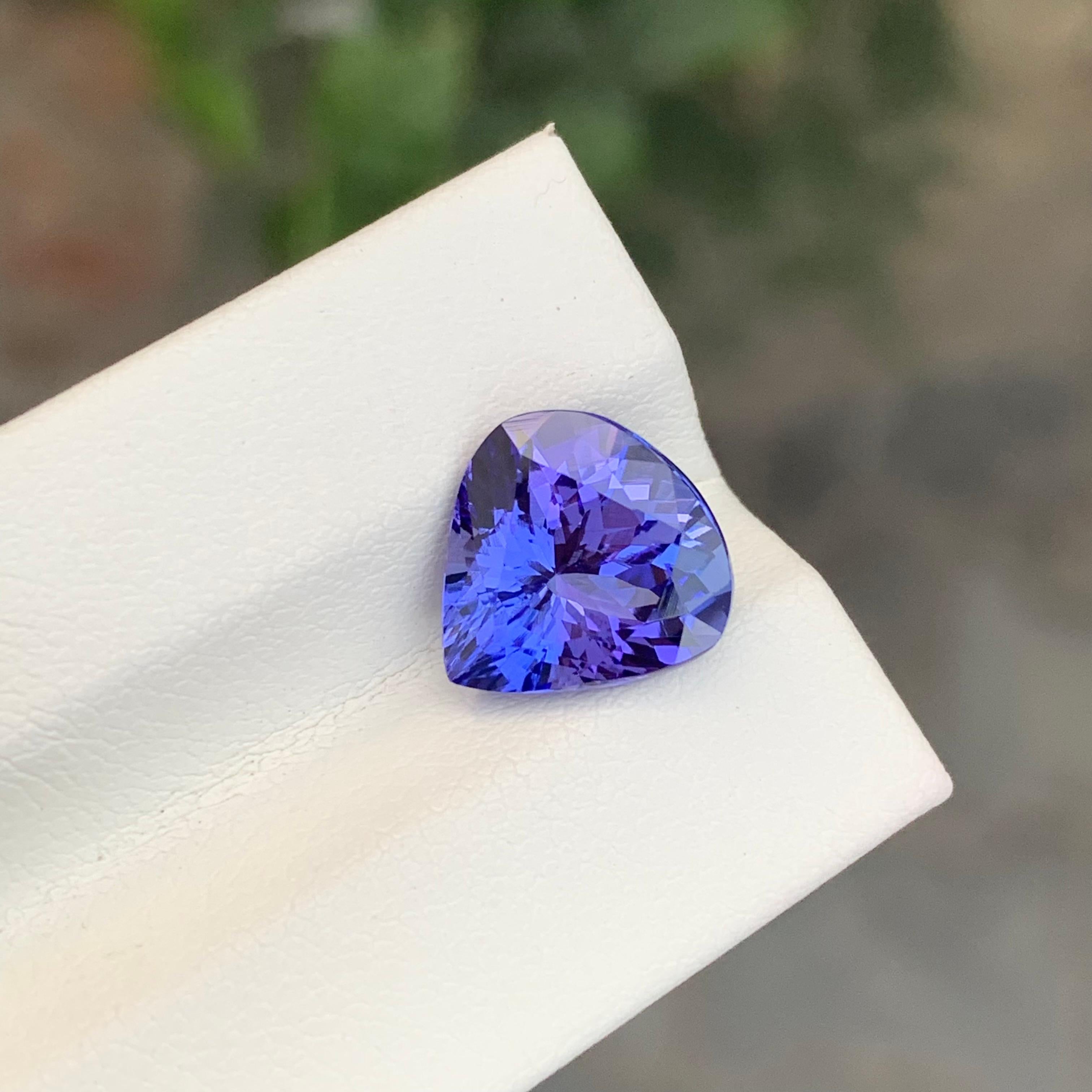 4,55 Karat Atemberaubender loser Tansanit in Wassertropfenform Edelstein (Tropfenschliff) im Angebot