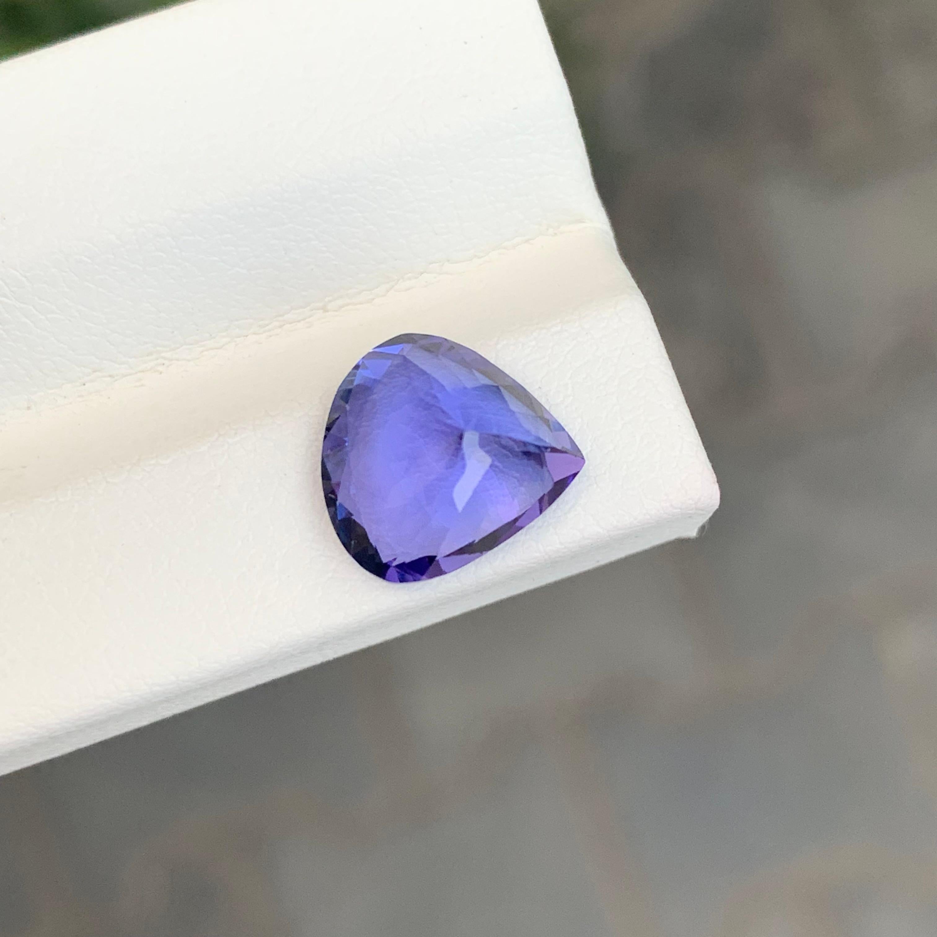 4,55 Karat Atemberaubender loser Tansanit in Wassertropfenform Edelstein für Damen oder Herren im Angebot