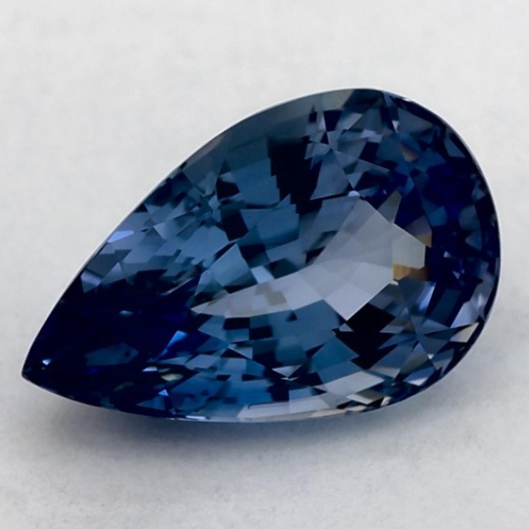 Ein sehr wertvoller September-Geburtsstein mit einer bezaubernden blauen Farbe. Man glaubt, dass sie dem Leben Glück und Reichtum bringen.

Entdecken Sie die lebendige Kollektion von Smaragden, Rubinen und Saphiren in unserem Geschäft, die als lose