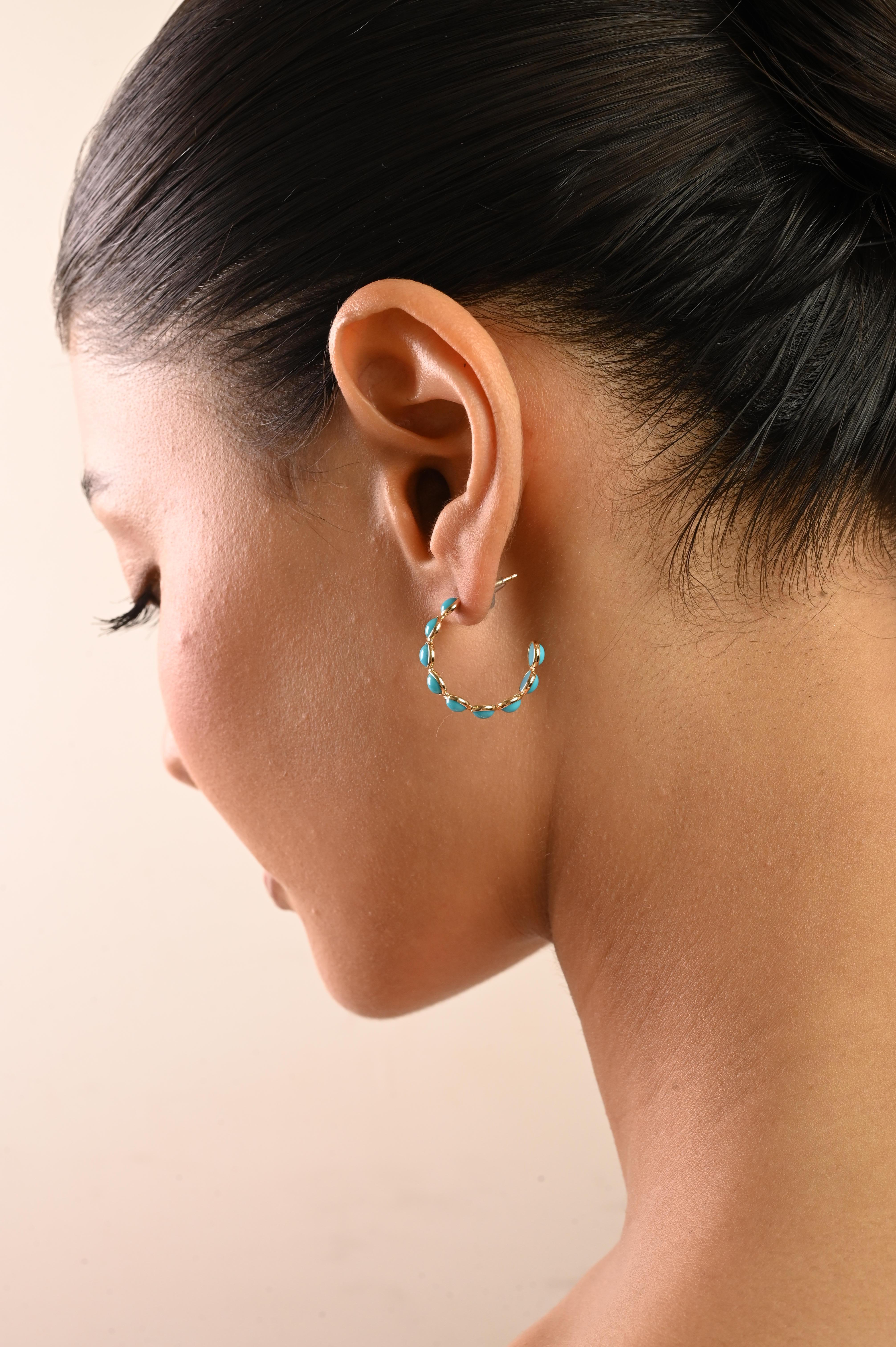 Donna Orecchini a cerchio con cabochon di turchese rotondo da 4,55 carati in oro giallo 18 carati Gioielli di pregio in vendita