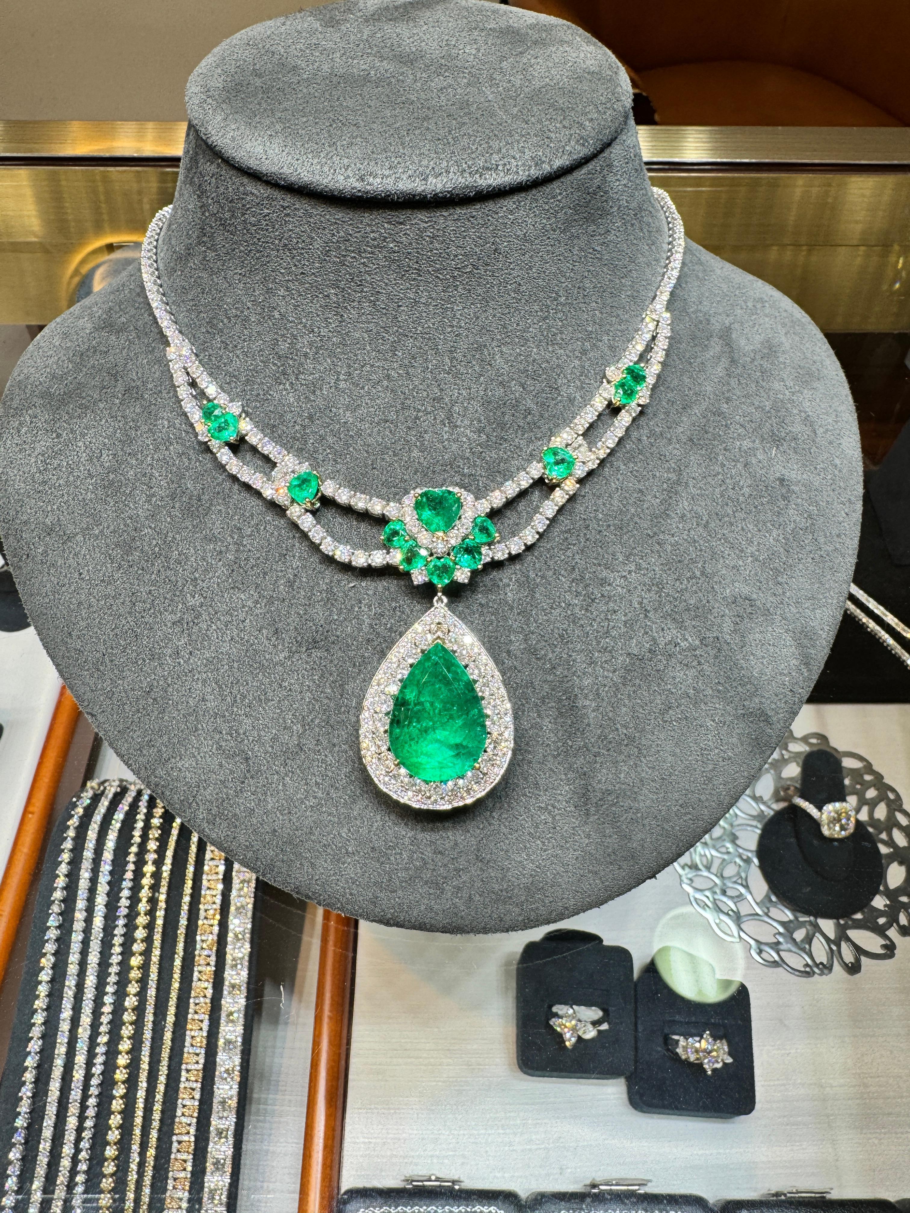 45.58 Carat TW Colombian Emerald & Diamond Chandelier Drop Necklace For Sale 4