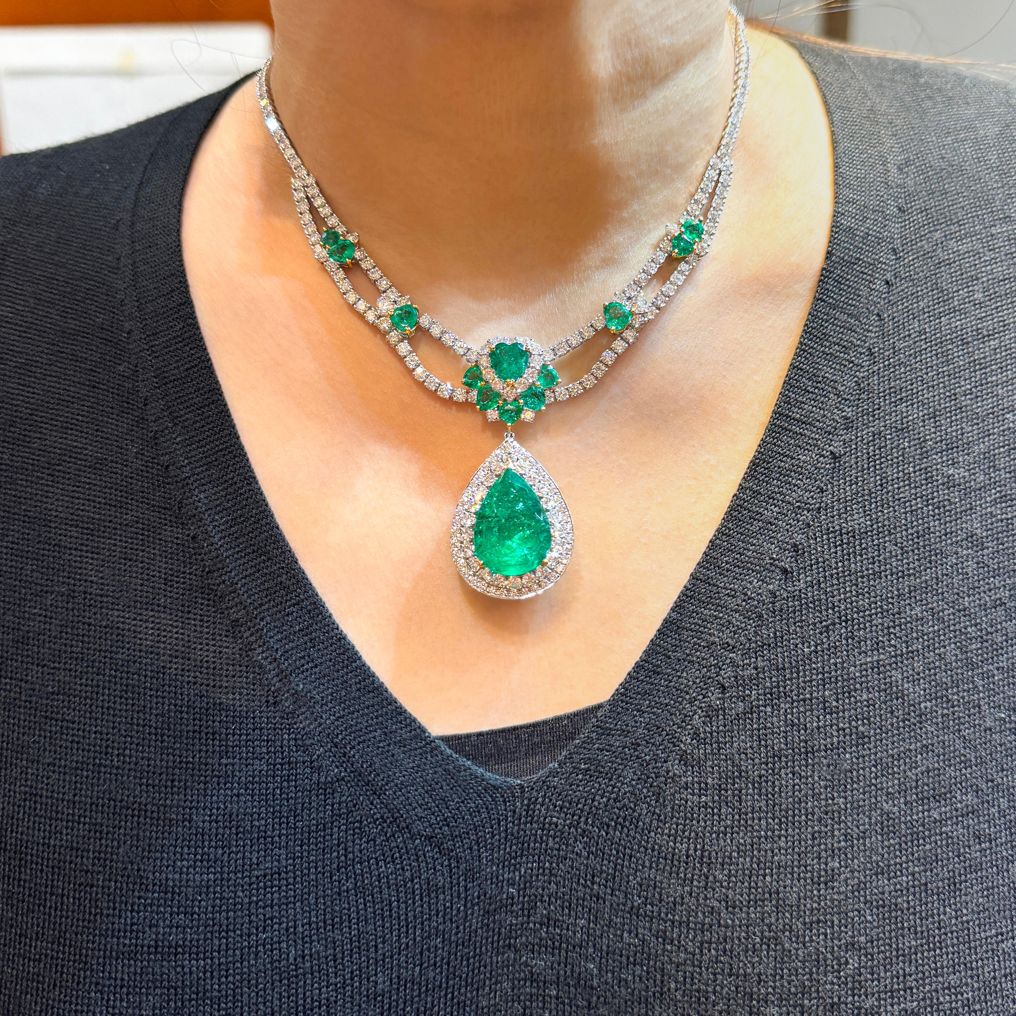 Women's 45.58 Carat TW Colombian Emerald & Diamond Chandelier Drop Necklace For Sale
