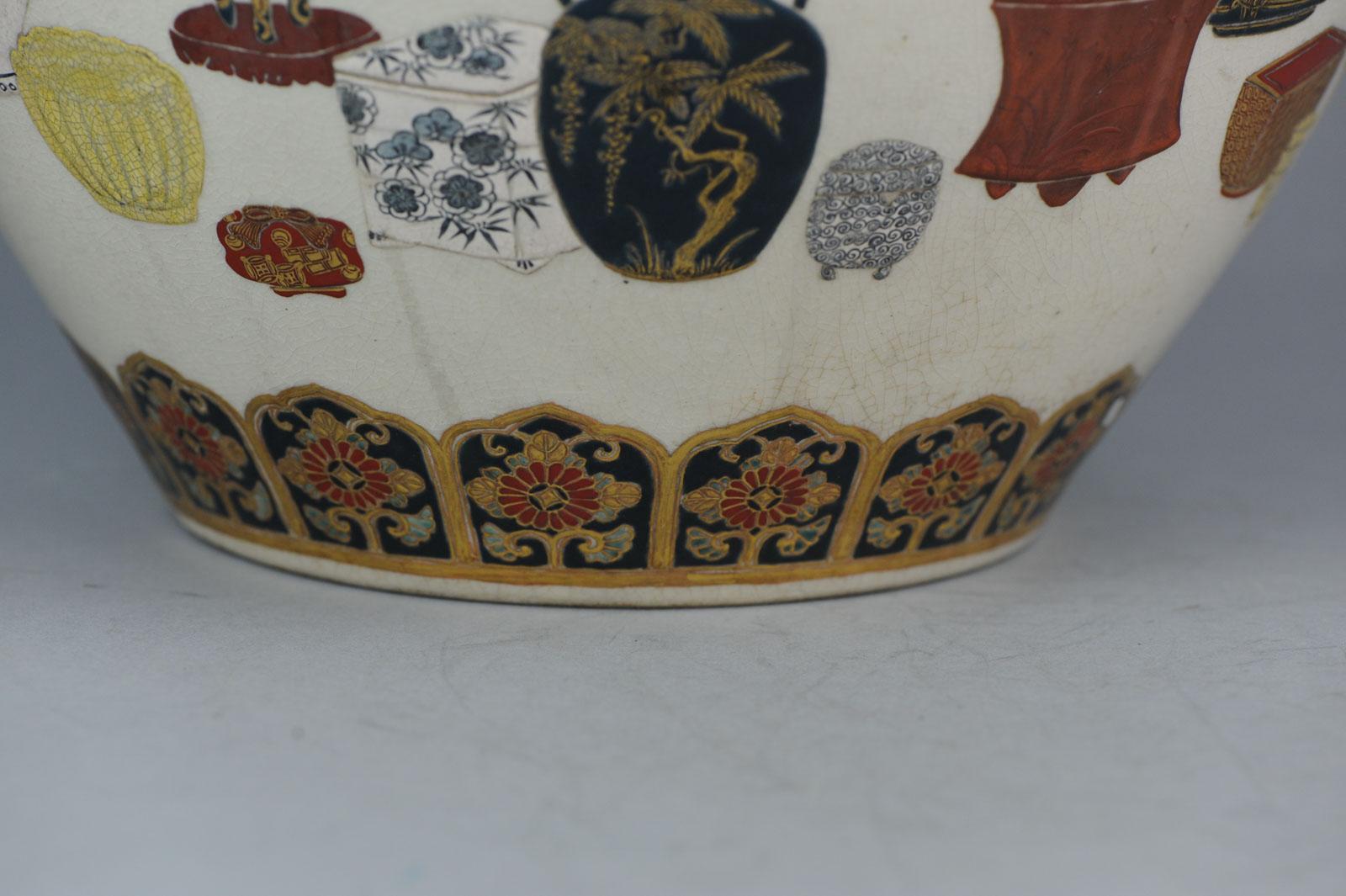 Antique 19th Century Japanese Satsuma Vase Decorated with All Types of Porcelain 7