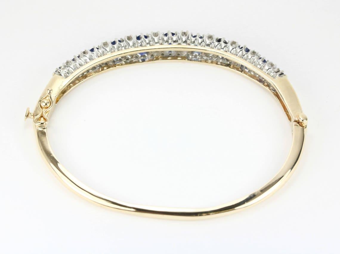 4.55tcw Sapphire & Diamond 14K Bangle Bracelet Estate Sapphire Bangle Diamond In New Condition For Sale In Jupiter, FL