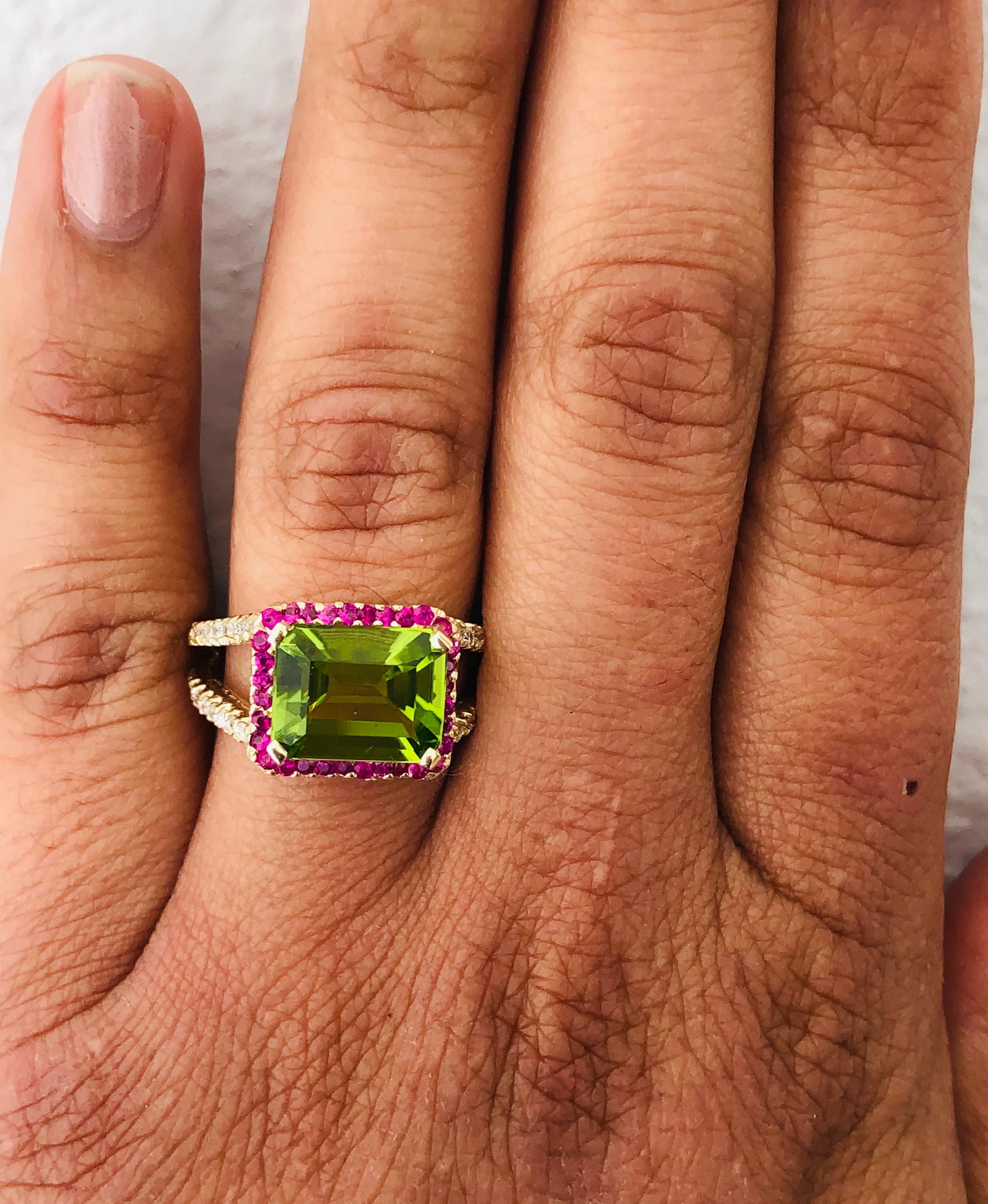 4.56 Carat Emerald Cut Peridot Sapphire and Diamond 14 Karat Yellow Gold Ring In New Condition In Los Angeles, CA
