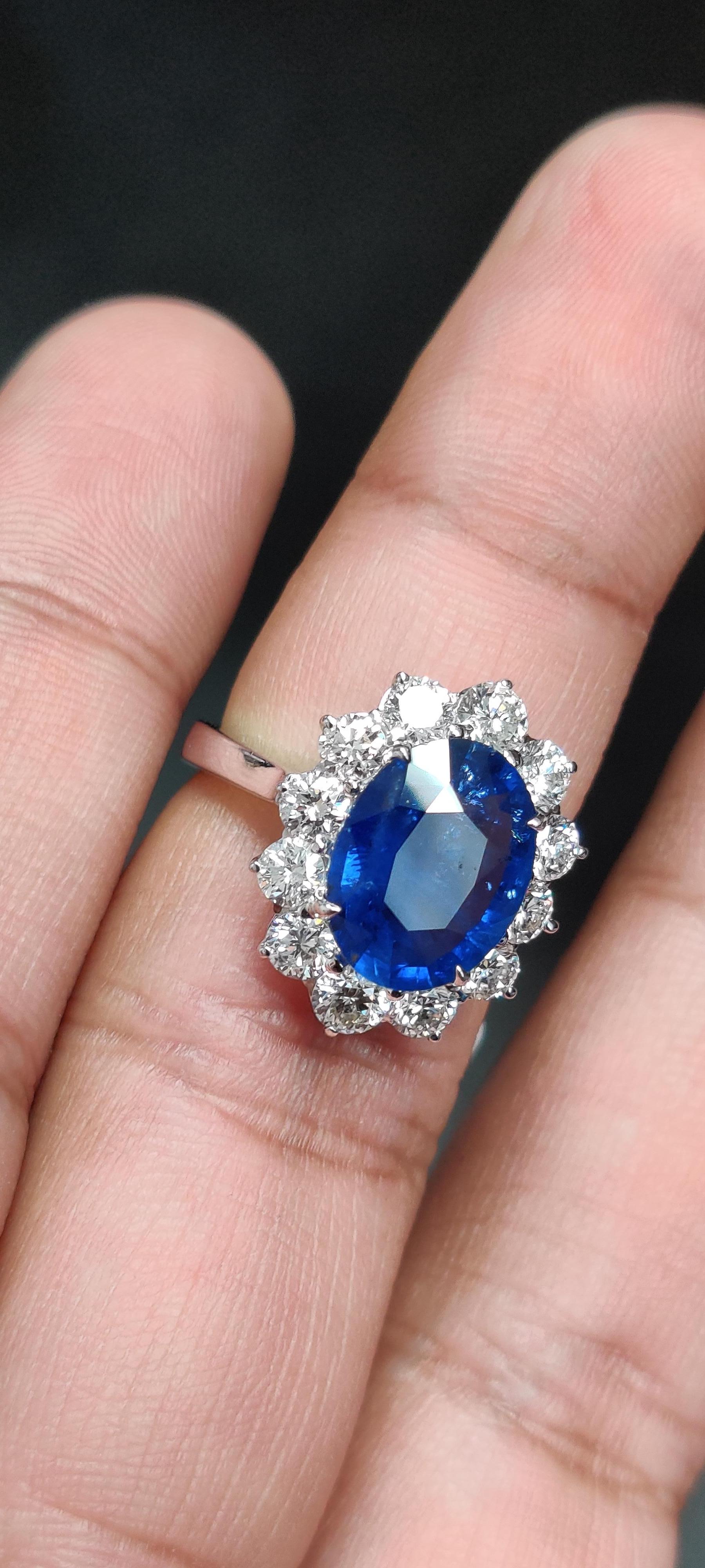 4.56 Carat Natural Ceylon Blue Sapphire Diamond Ring For Sale 1