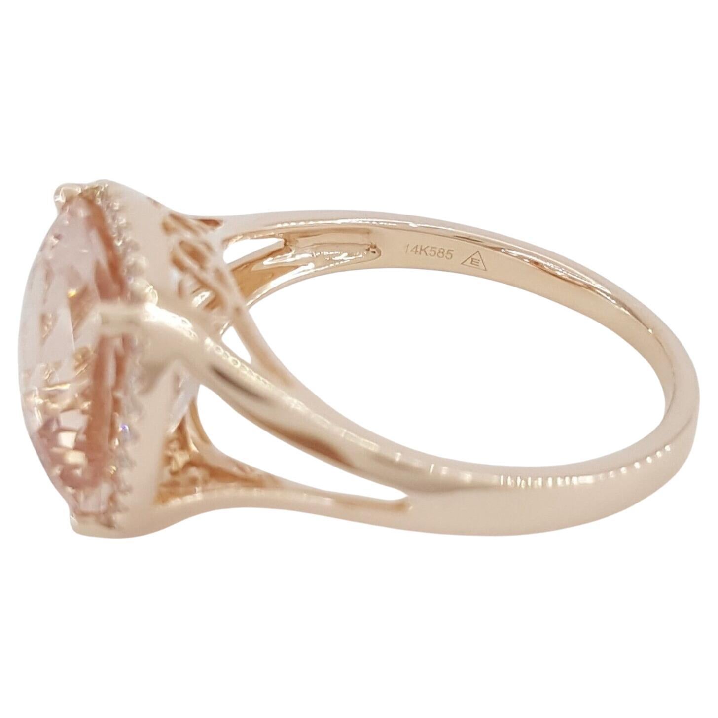 Embrace the elegance of this exquisite 14K rose gold ring, featuring a stunning centerpiece and sparkling diamond accents. This piece is not just a ring, but a statement of style and sophistication.

Key Features:
- At the heart of the ring is a