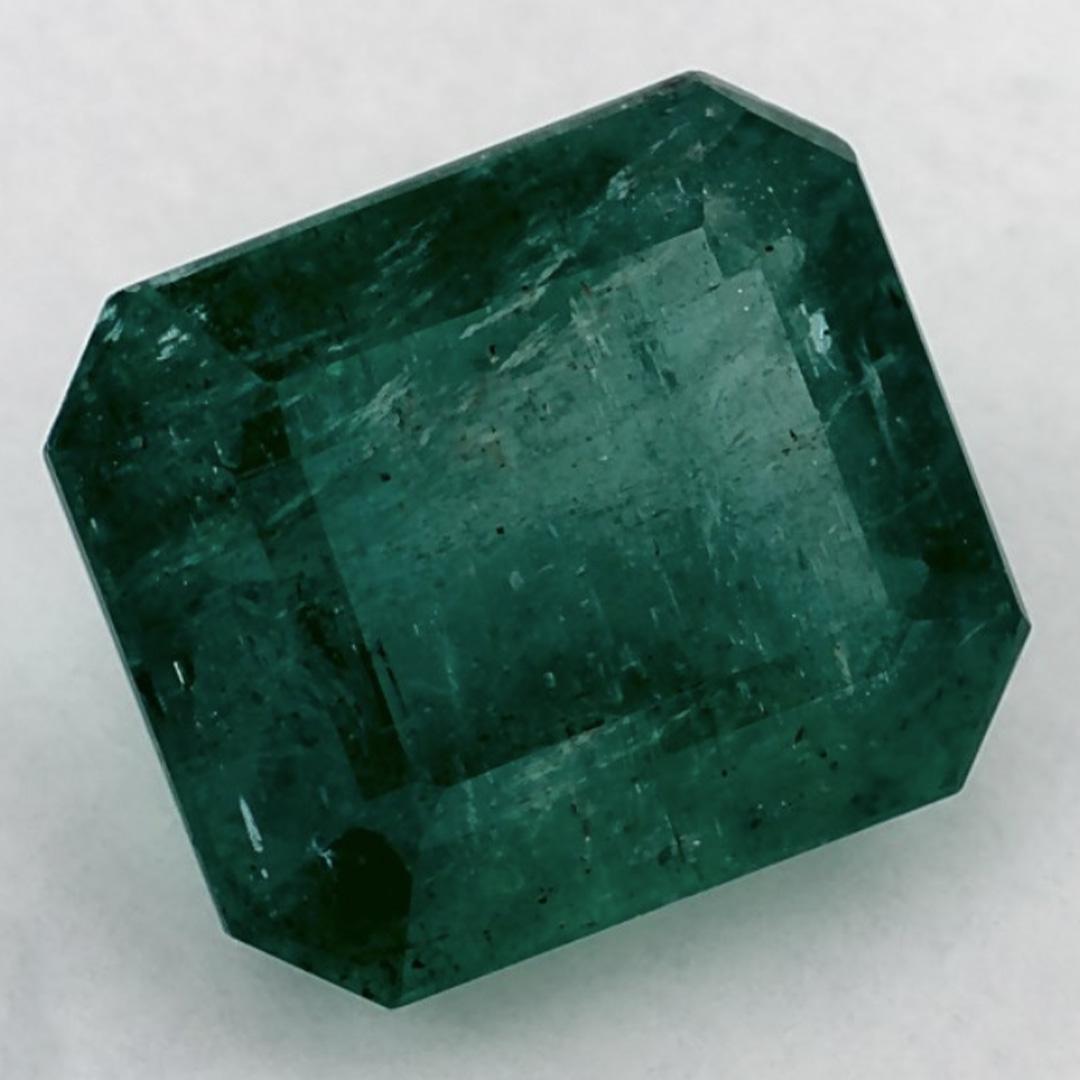 Con un vibrante tono verde, la piedra de nacimiento de mayo es un símbolo del renovado crecimiento primaveral. 

Explora la vibrante colección de esmeraldas, rubíes y zafiros de nuestra tienda, disponibles como gemas sueltas y combinadas con nuestra