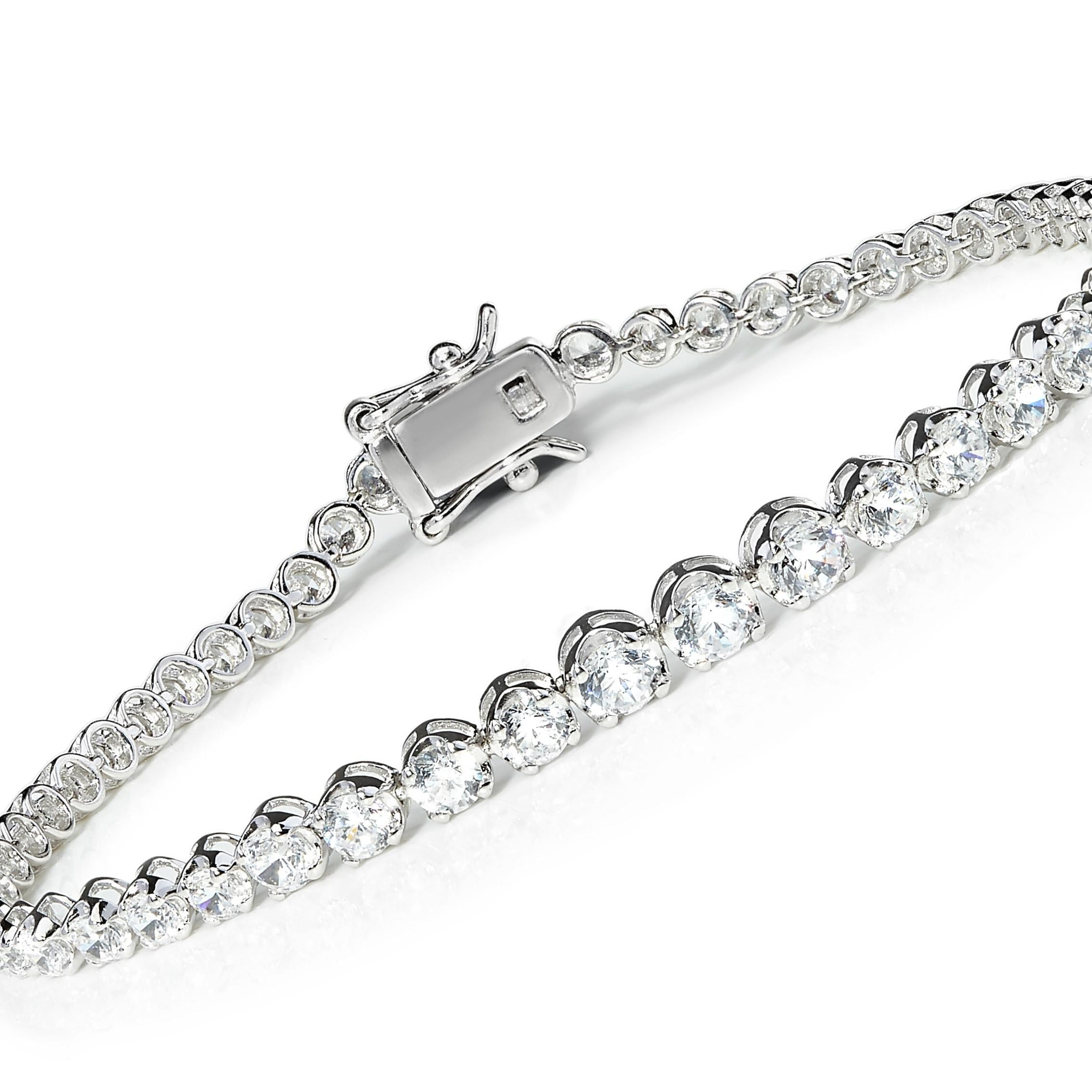 Bracelet ligne de tennis de créateur en argent sterling avec zirconia cubique gradué de 4,56 carats Pour femmes en vente