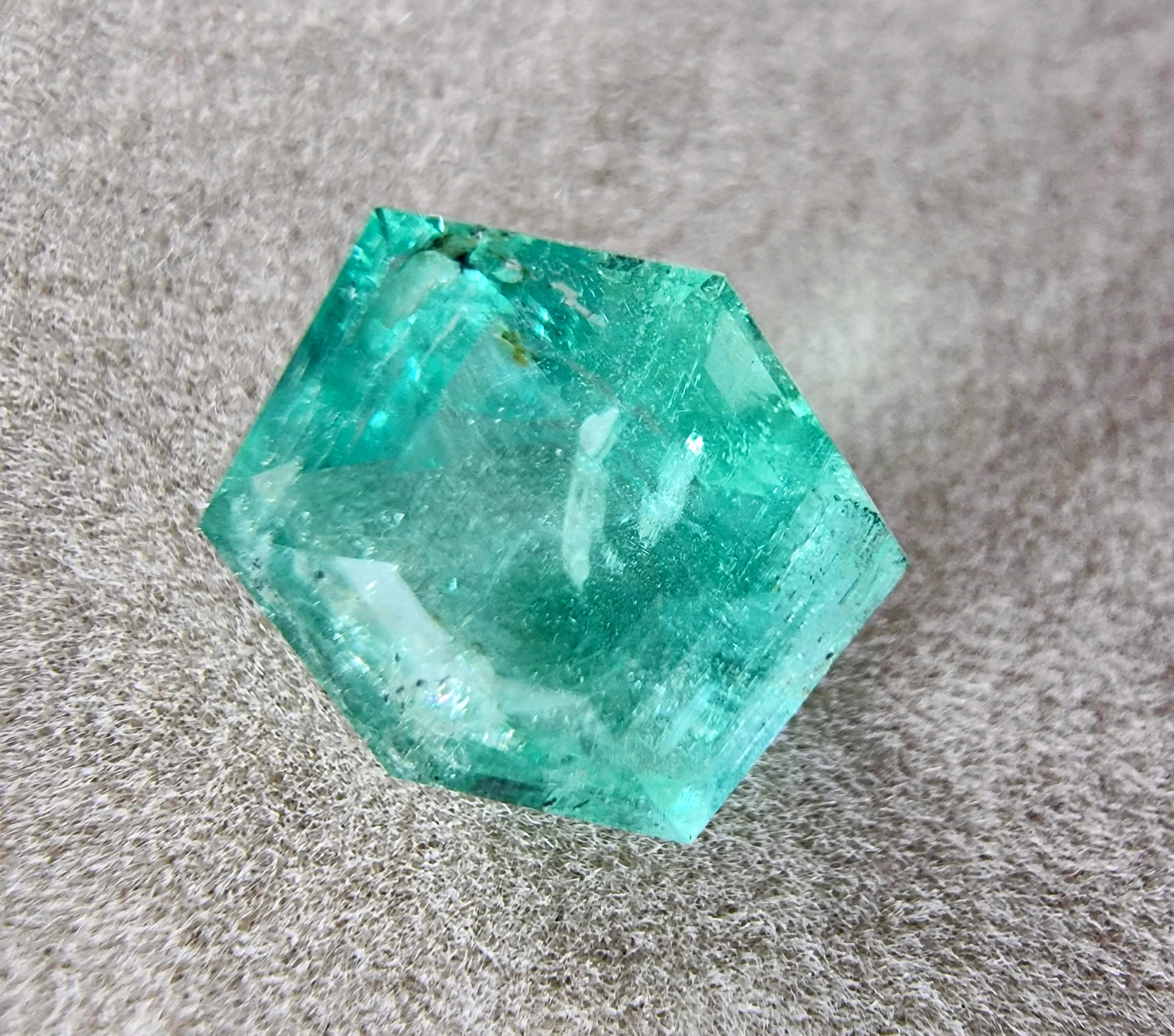 SIN RESERVA 4,56ct Corte hexagonal SIN ACEITE Gema Esmeralda natural sin tratar Artesano en venta