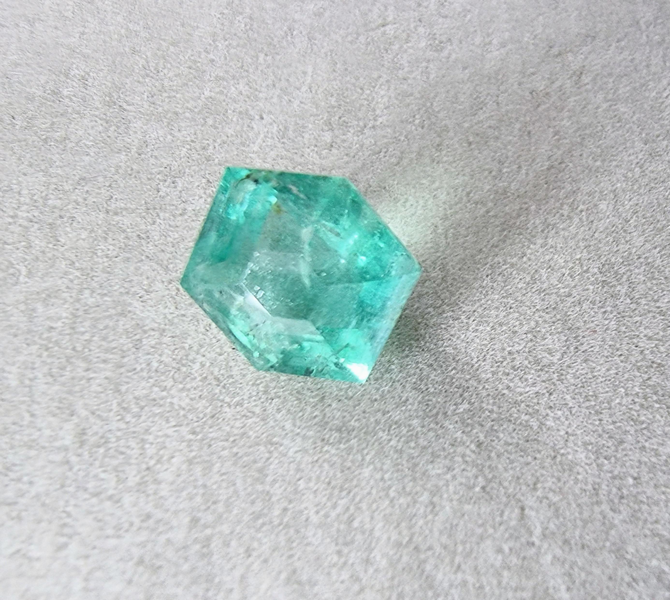 SIN RESERVA 4,56ct Corte hexagonal SIN ACEITE Gema Esmeralda natural sin tratar en Nuevo estado para la venta en Lanham, MD