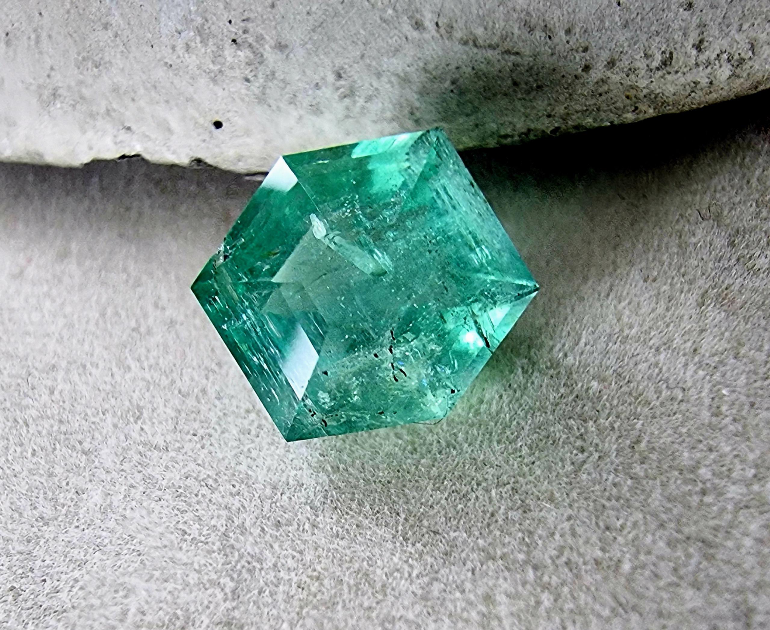SIN RESERVA 4,56ct Corte hexagonal SIN ACEITE Gema Esmeralda natural sin tratar en venta 1