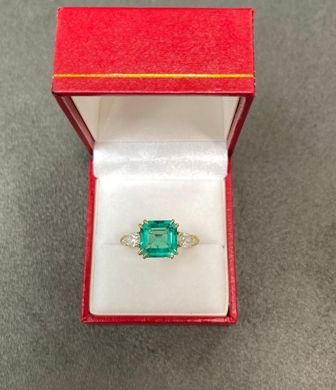 Modern 4.56tcw 18K GIA Three Stone Colombian Emerald & Pear Cut Diamond Gold Ring For Sale