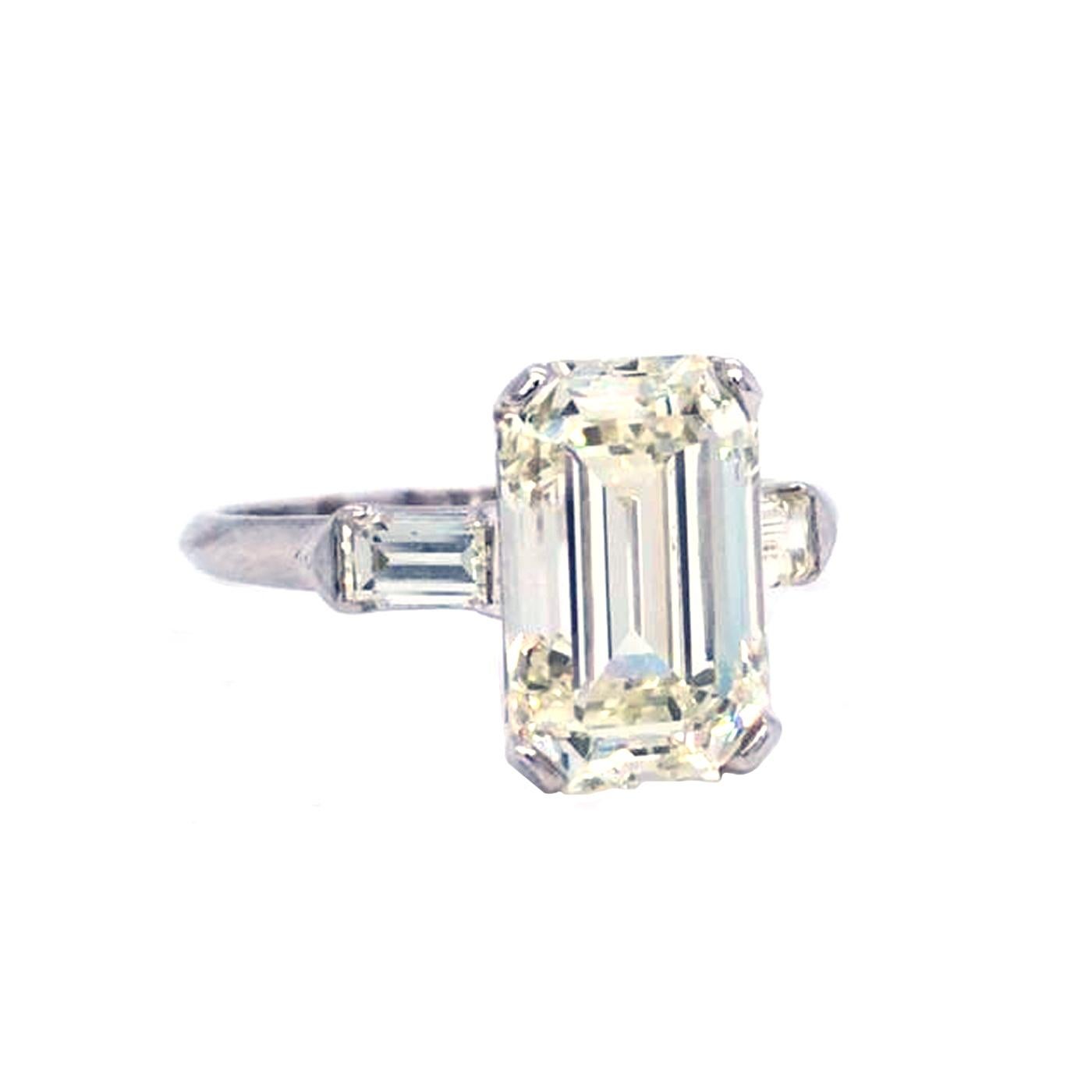 i color emerald cut diamond