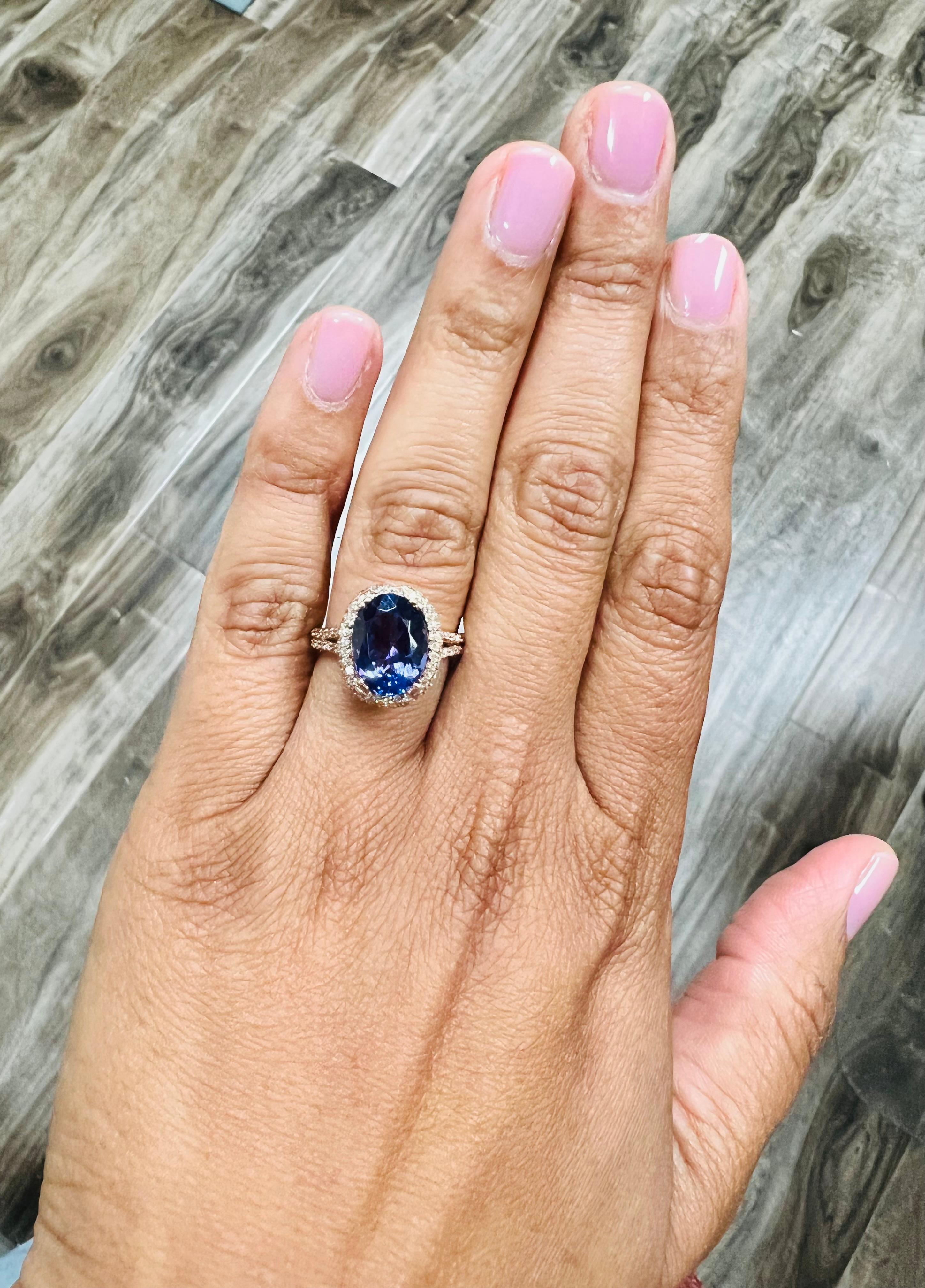 Bague en or rose 14 carats avec tanzanite de 4,57 carats et diamants Neuf - En vente à Los Angeles, CA