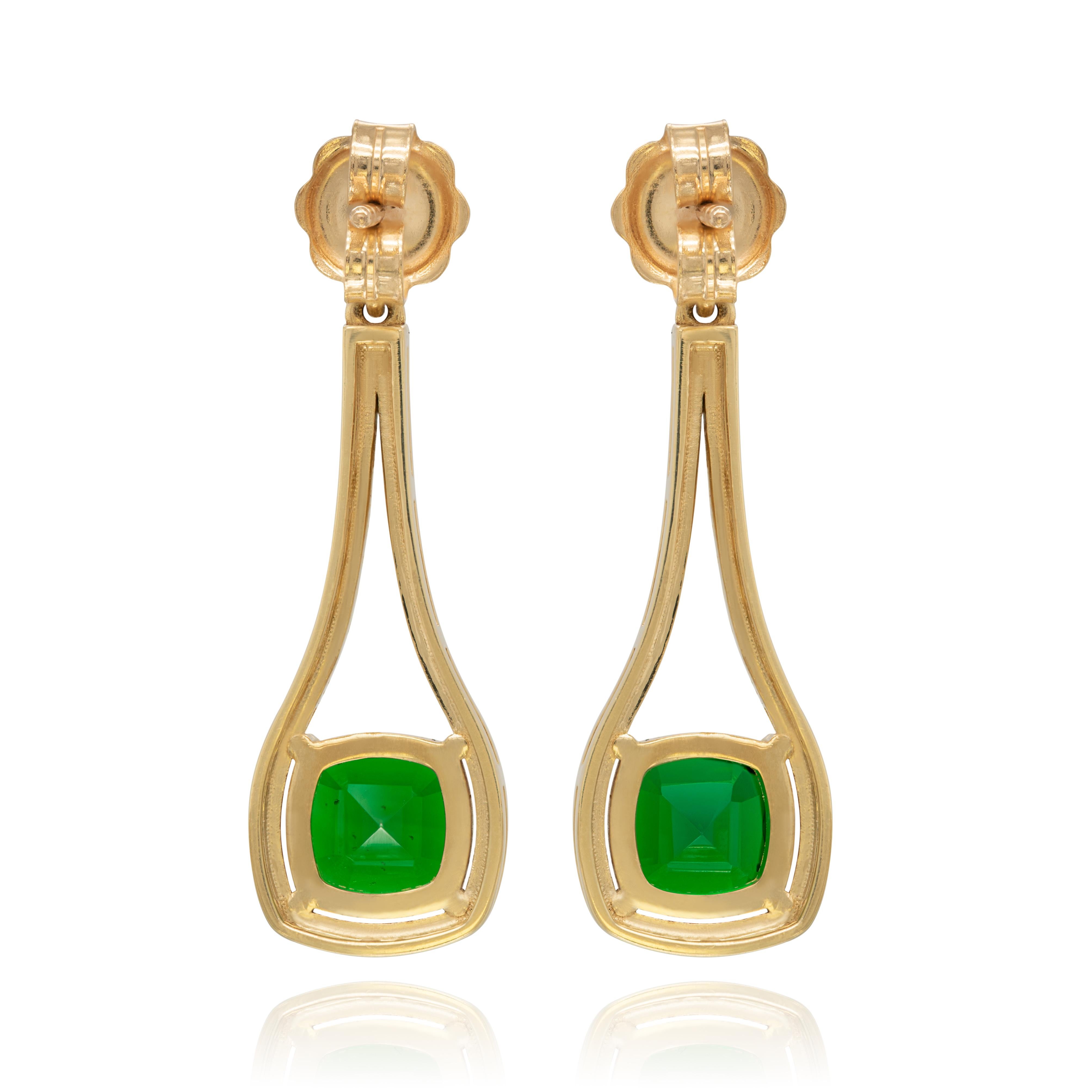 Women's Natural Tourmalines 4.57 Carats set in 18K Yellow Gold Earrings with Diamonds For Sale