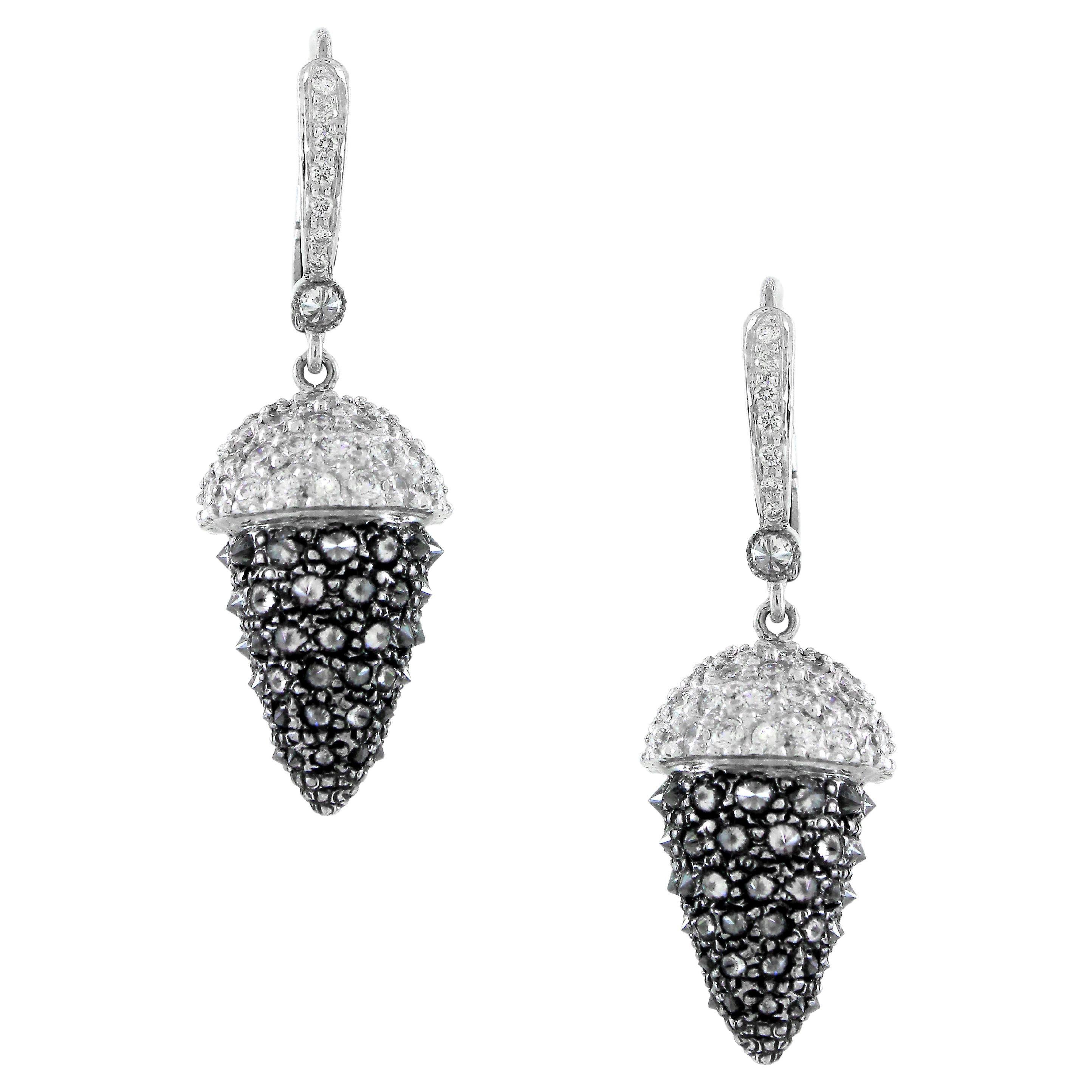 4.57 carats of White diamond Drop Earrings For Sale