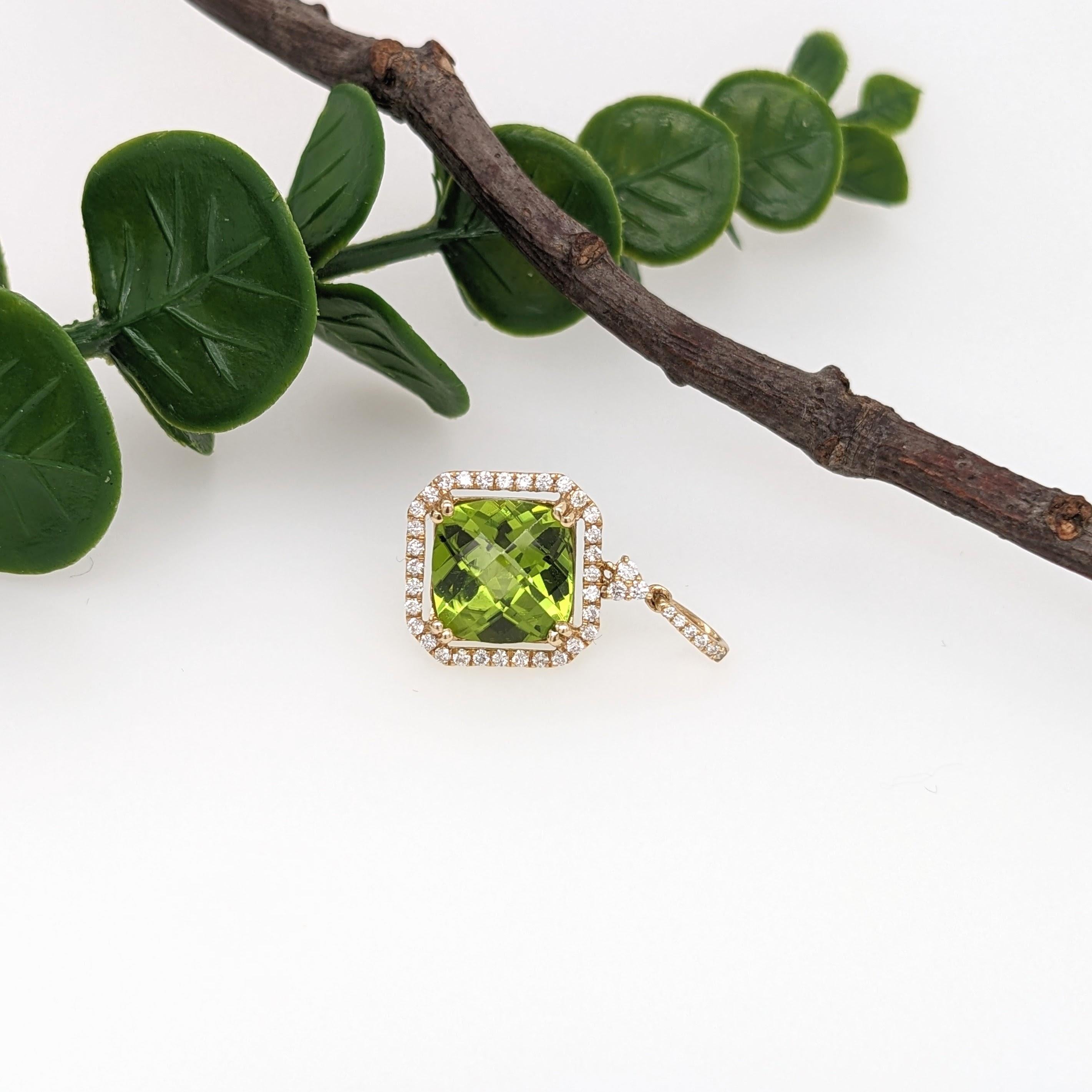 4.57ct Peridot w Diamond Halo in Solid 14K Gold Cushion Checkerboard Cut 10mm In New Condition For Sale In Columbus, OH