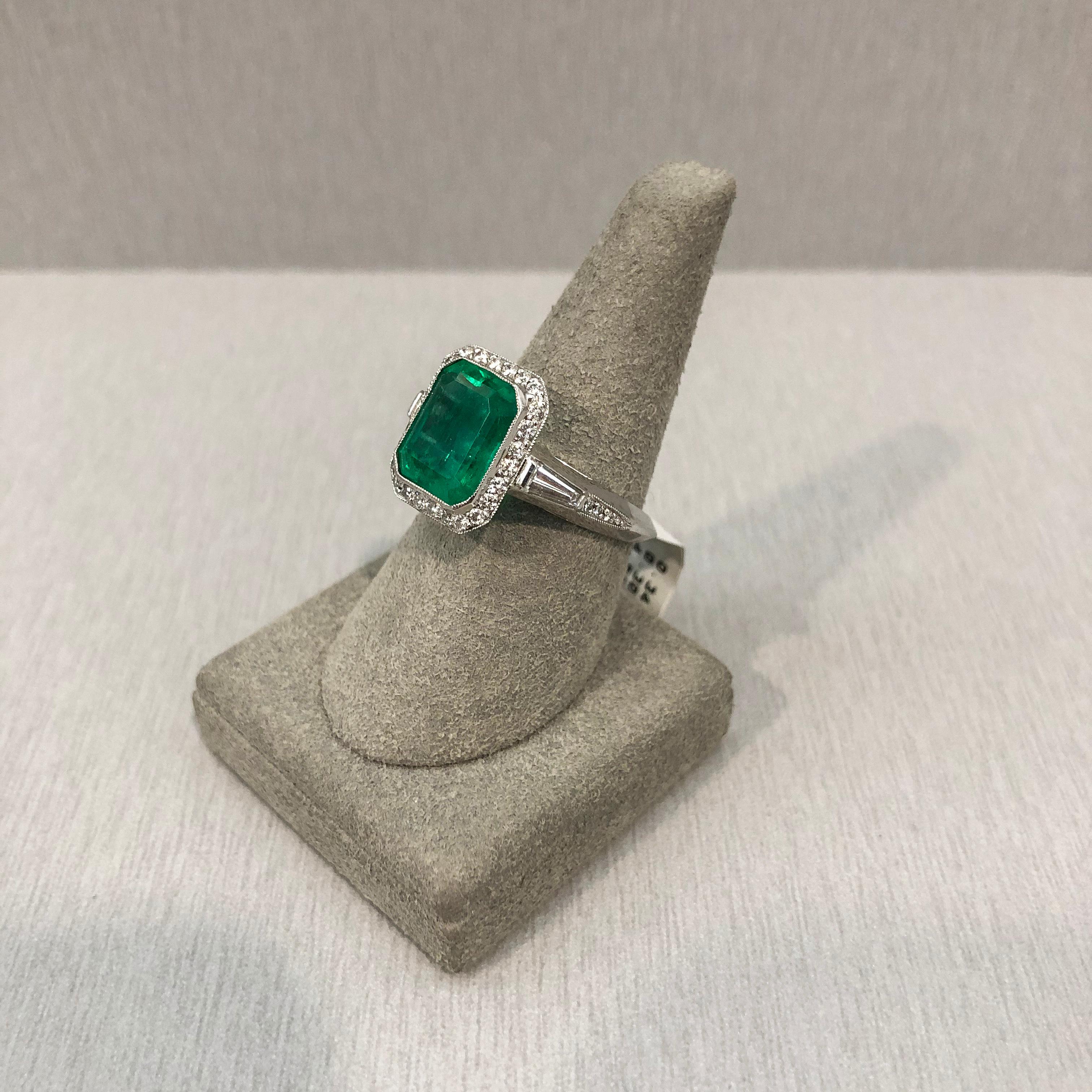 Roman Malakov 4.58 Emerald Cut Green Emerald and Diamond Halo Engagement Ring In New Condition For Sale In New York, NY