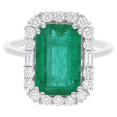 4,58 Karat sambischer Smaragd Geburtsstein Diamant Halo 18k Weißgold Cocktail Ring