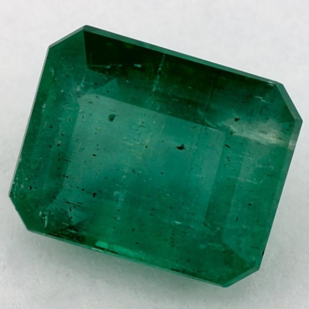 Con un vibrante tono verde, la piedra de nacimiento de mayo es un símbolo del renovado crecimiento primaveral. 

Explora la vibrante colección de esmeraldas, rubíes y zafiros de nuestra tienda, disponibles como gemas sueltas y combinadas con nuestra