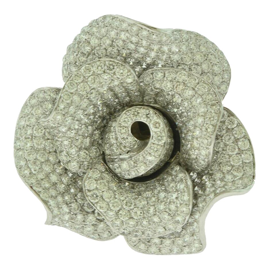 458 Round Brilliant Cut Diamond Flower Ring in White Gold