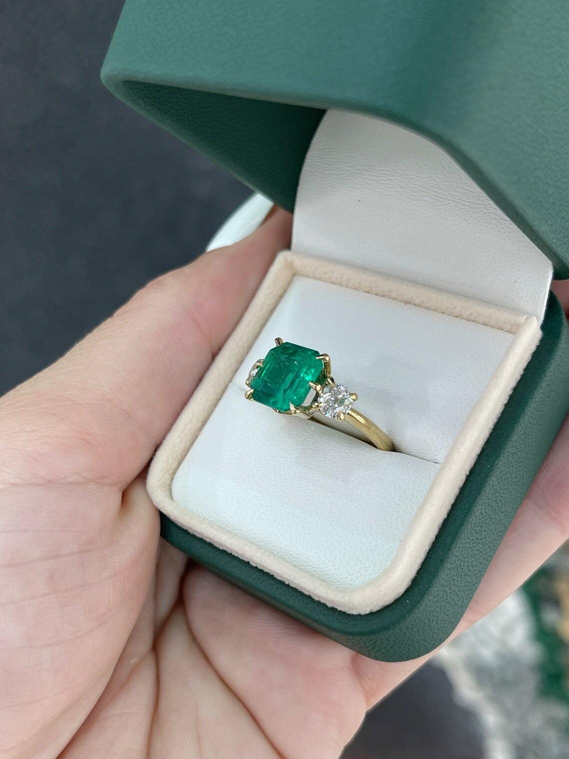 4.58tcw 18K Rich Green Asscher Emerald & OEC Diamond 3 Stone Vintage Gold Ring In New Condition For Sale In Jupiter, FL