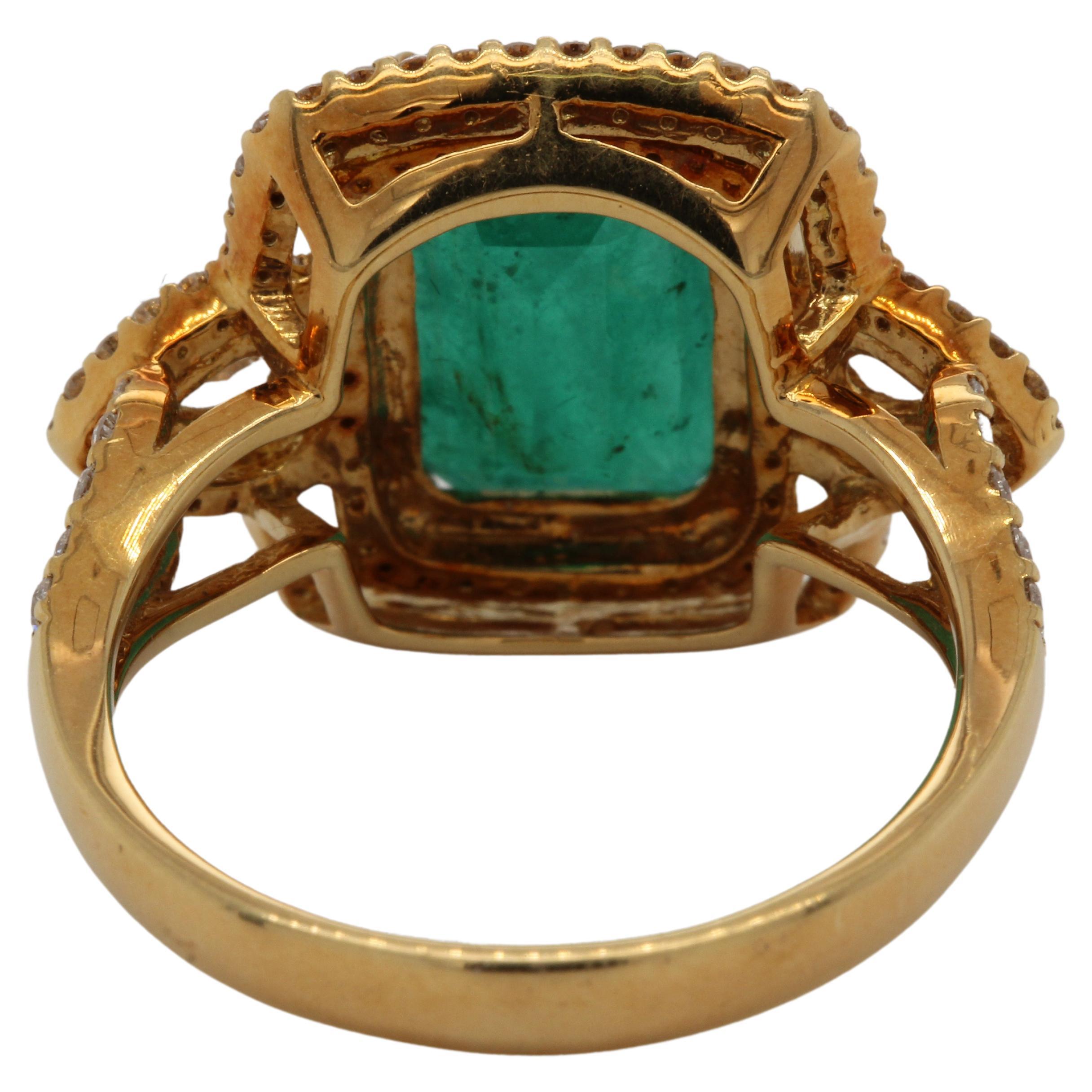 4.59 Carat Emerald And Diamond Ring In 18 Karat Gold For Sale 3
