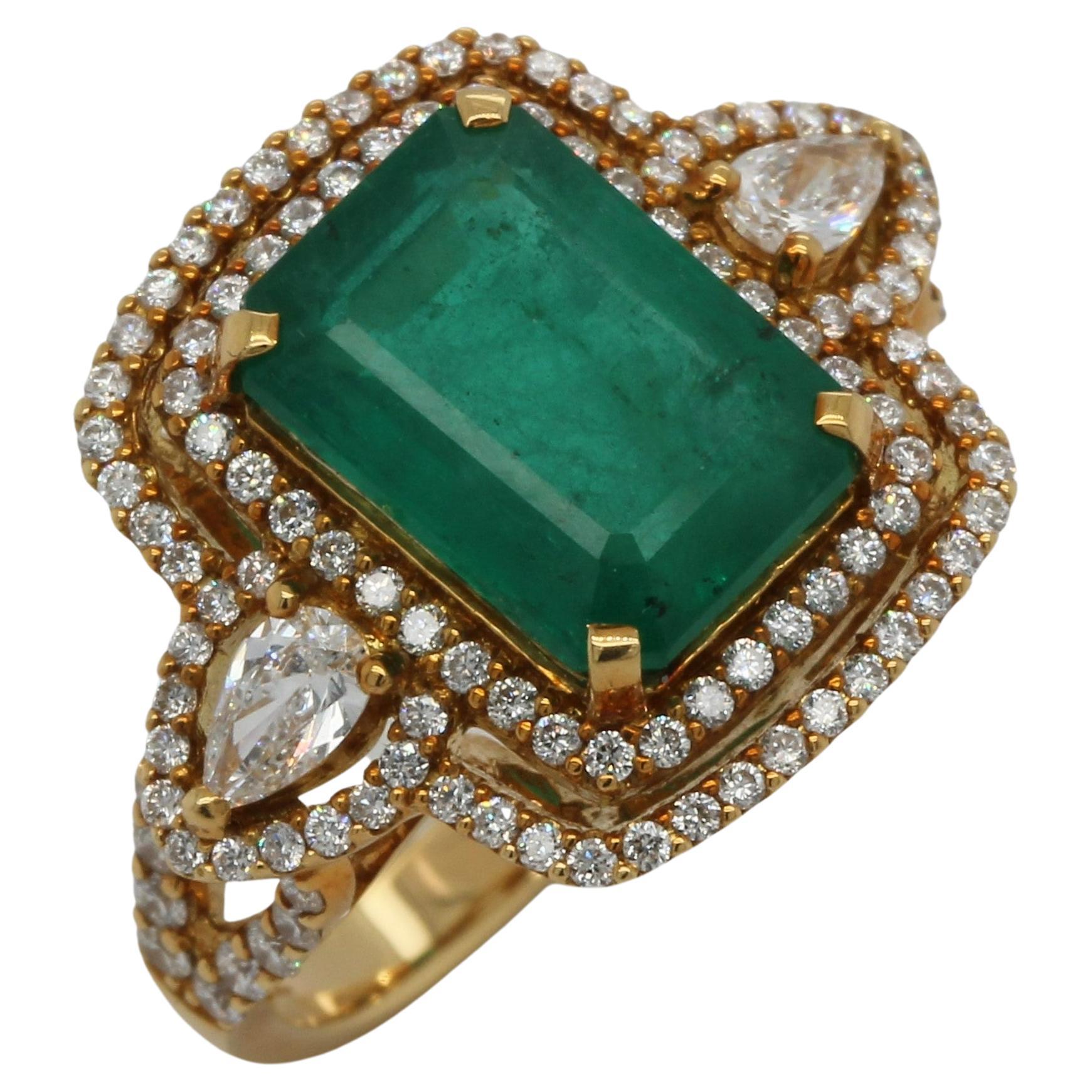 4.59 Carat Emerald And Diamond Ring In 18 Karat Gold For Sale