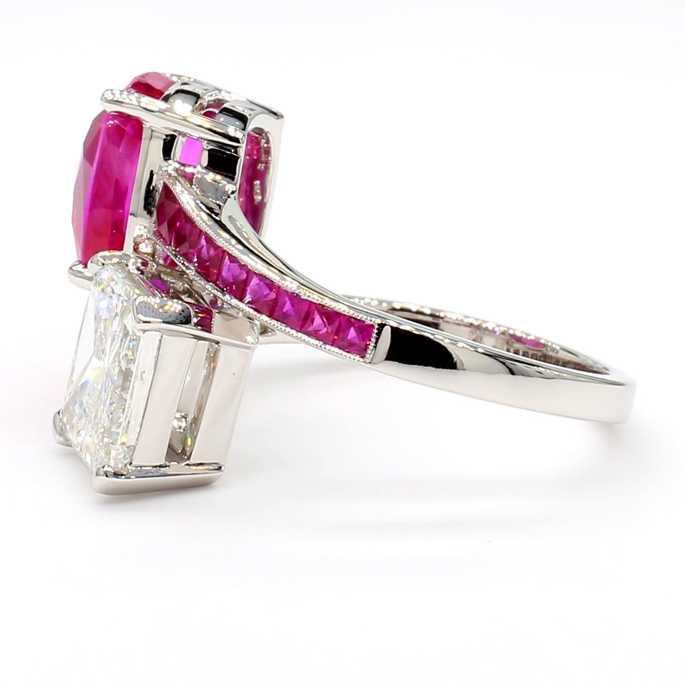 4.59 Carat Pink Sapphire Ruby and 2.1 Carat Diamond Platinum Ring en Nuevo estado para la venta en New York, NY