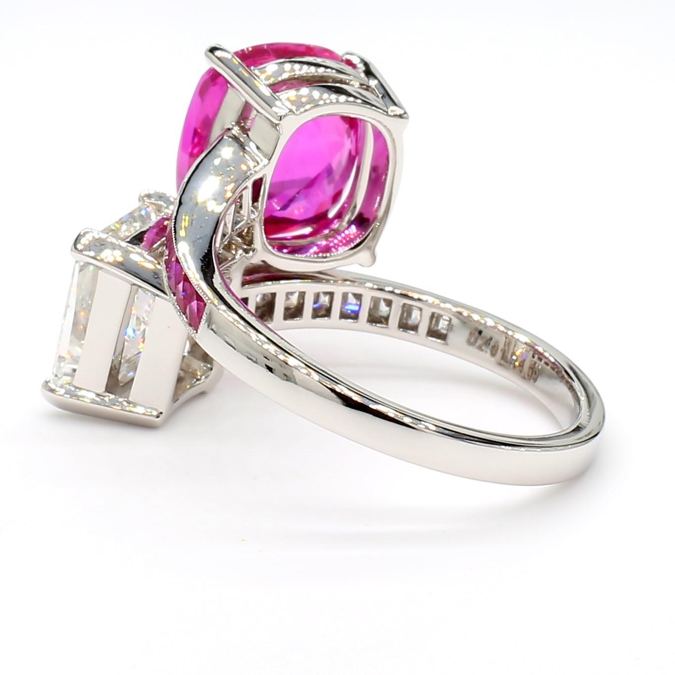 Femenino o masculino 4.59 Carat Pink Sapphire Ruby and 2.1 Carat Diamond Platinum Ring en venta