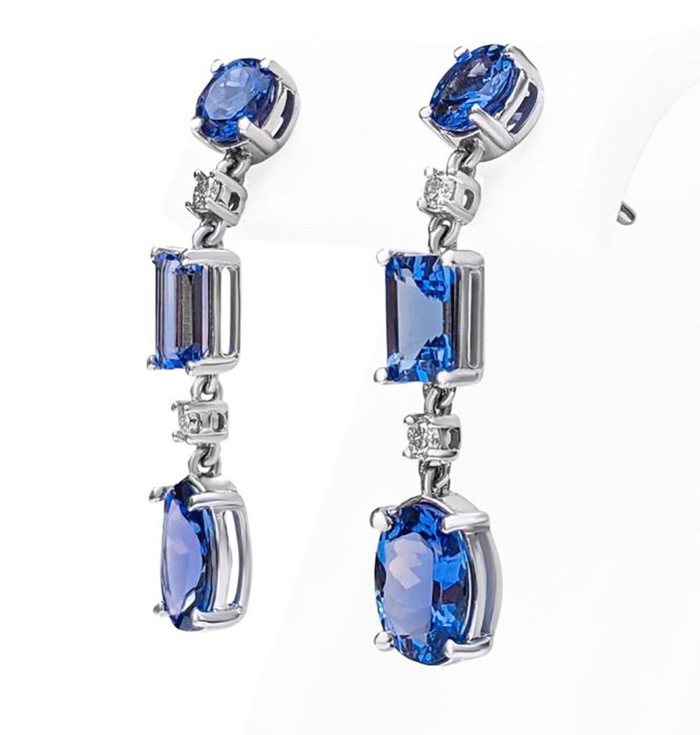4.59 Carat Tanzanite 0.10 Ct Diamonds 14k White Gold Chandelier Luxury Earrings In New Condition For Sale In Milano, IT