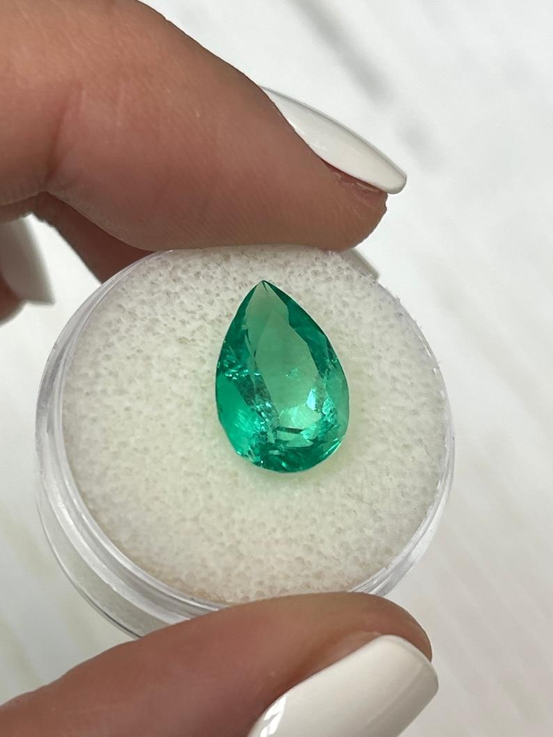 Taglio a goccia 4,59 carati di smeraldo colombiano Greene & Greene - 14x9 Taglio a pera Maggio in vendita