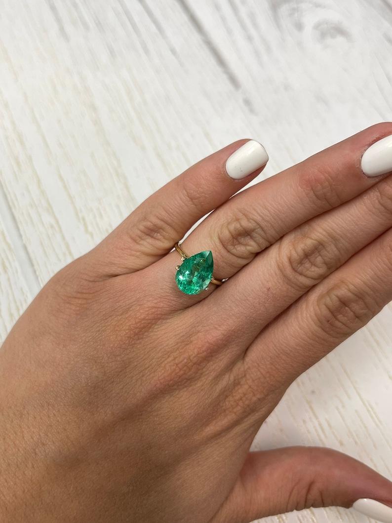 4,59 carati di smeraldo colombiano Greene & Greene - 14x9 Taglio a pera Maggio in vendita 3