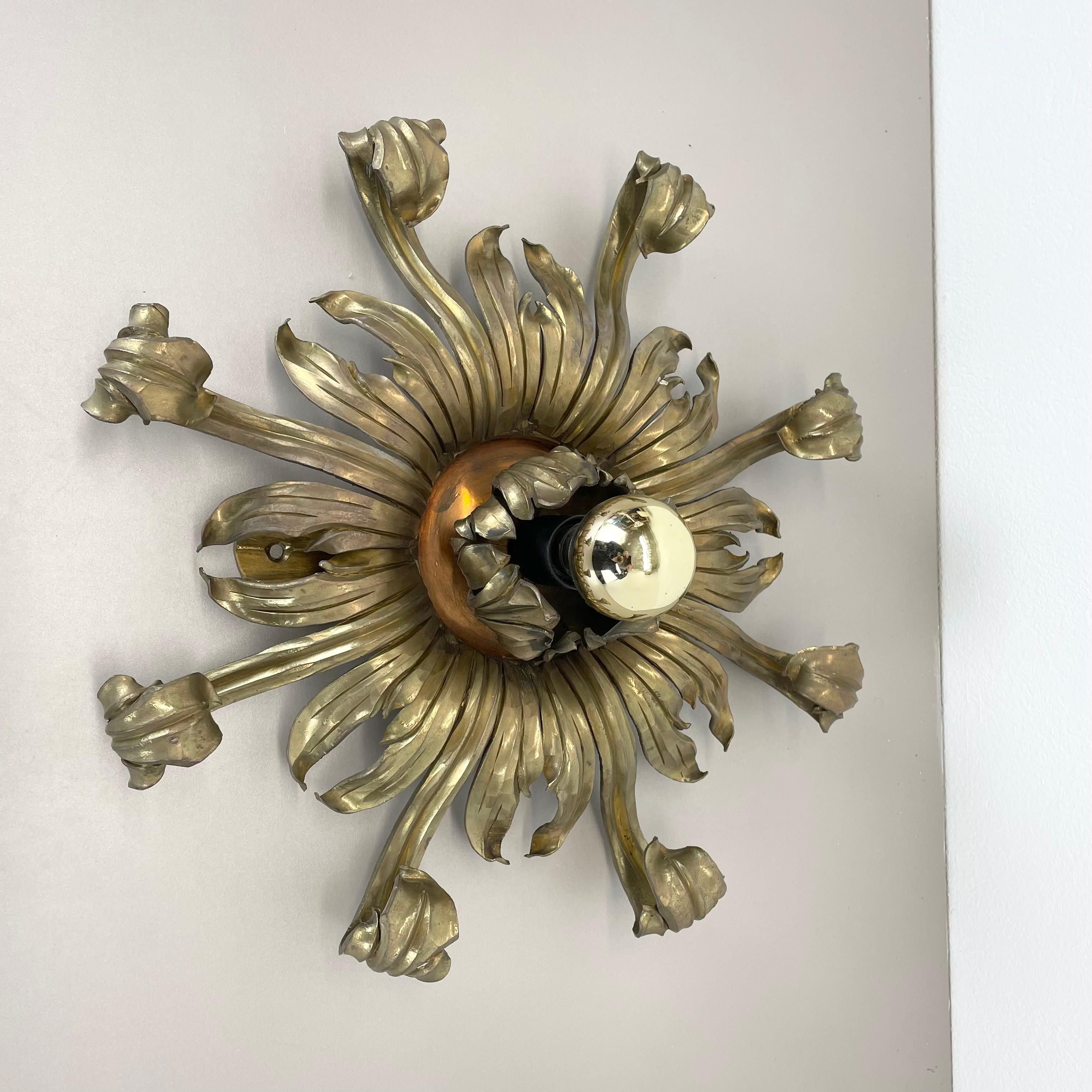 45cm handmade Brass Stilnovo Style Floral Theatre Wall Ceiling Light, Italy 1970 In Good Condition For Sale In Kirchlengern, DE