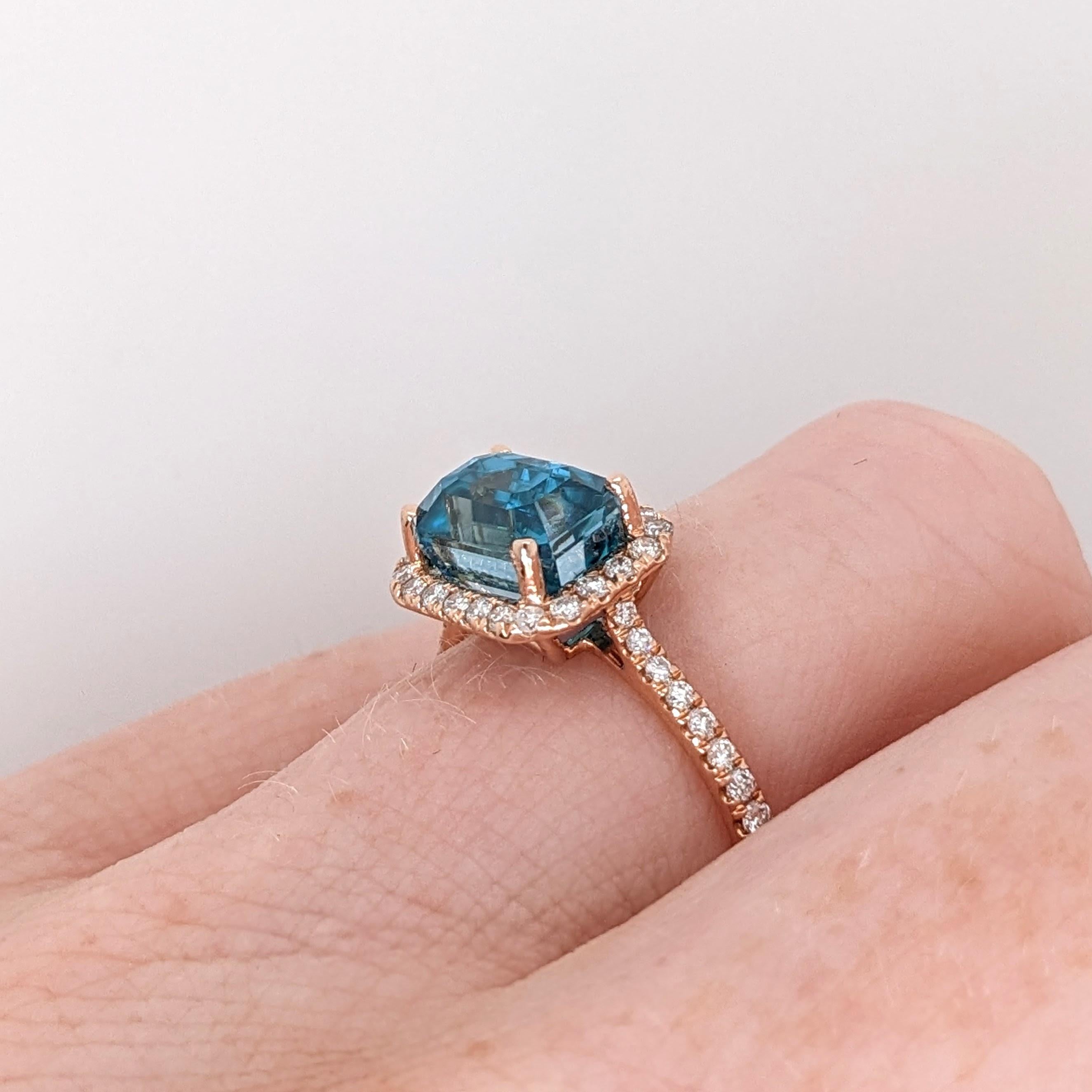 4,5 Karat Blauer Zirkon Ost-West-Ring mit natürlichen Diamanten aus massivem 14K Gold EM 8x6 mm (Moderne) im Angebot