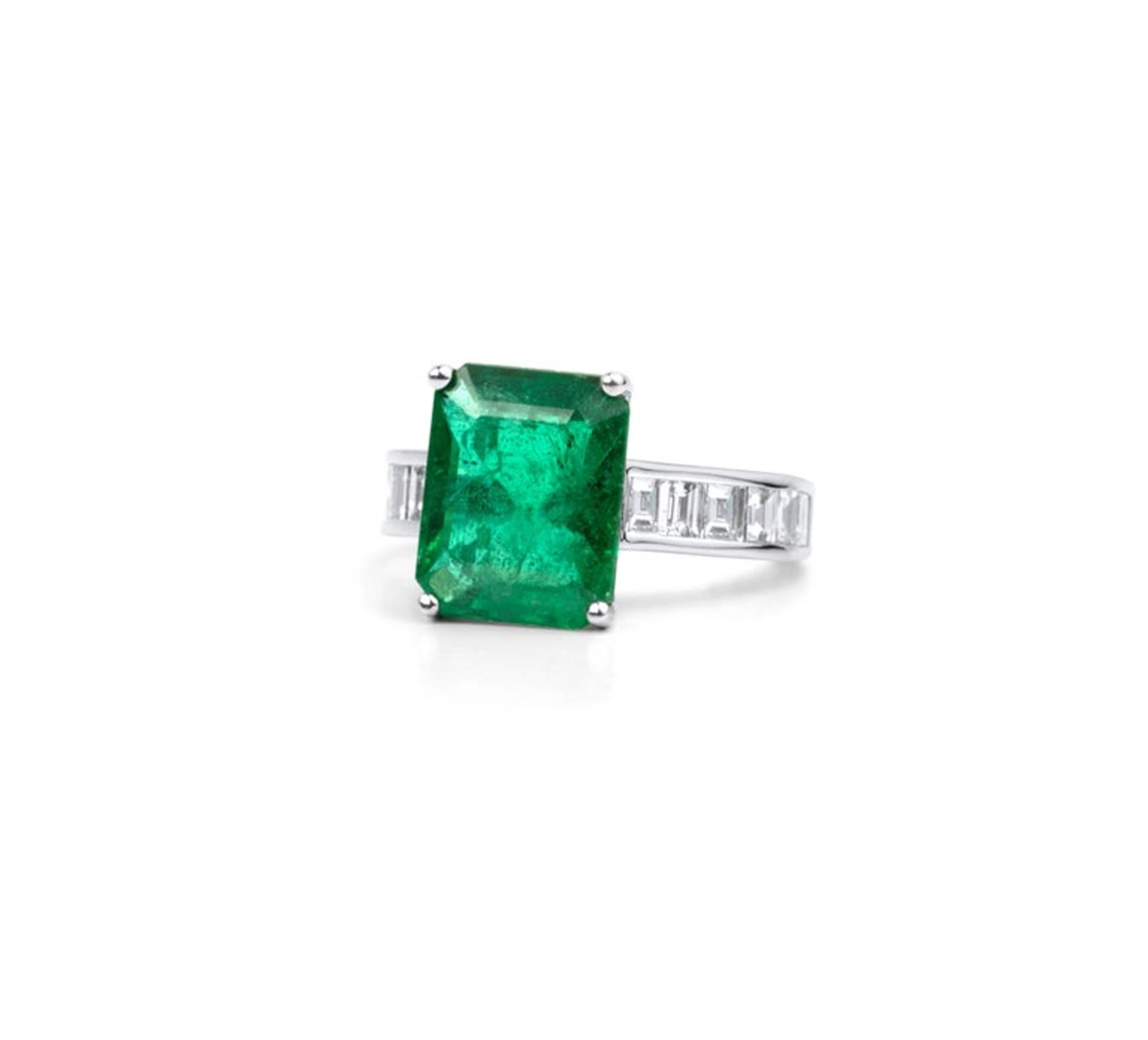 4.5ct Natural Emerald & Baguette Diamond Engagement Ring in 18K White Gold For Sale 1