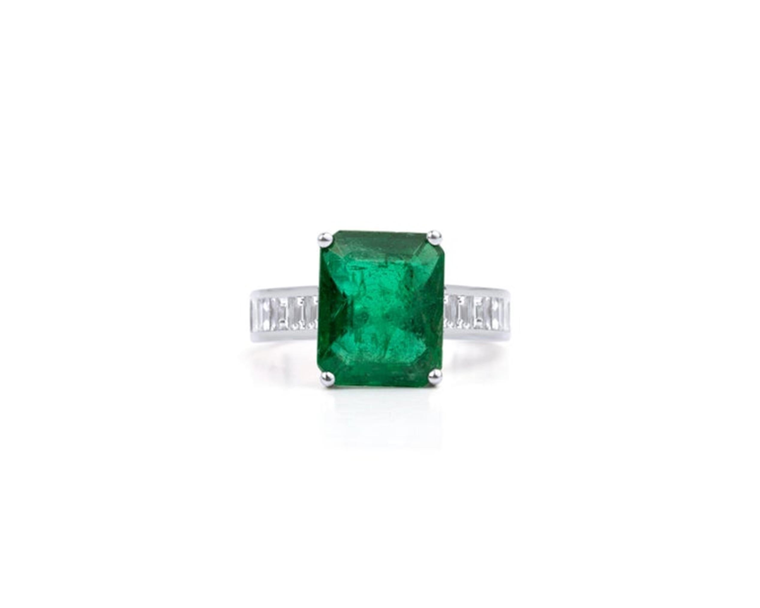 4.5ct Natural Emerald & Baguette Diamond Engagement Ring in 18K White Gold For Sale 2