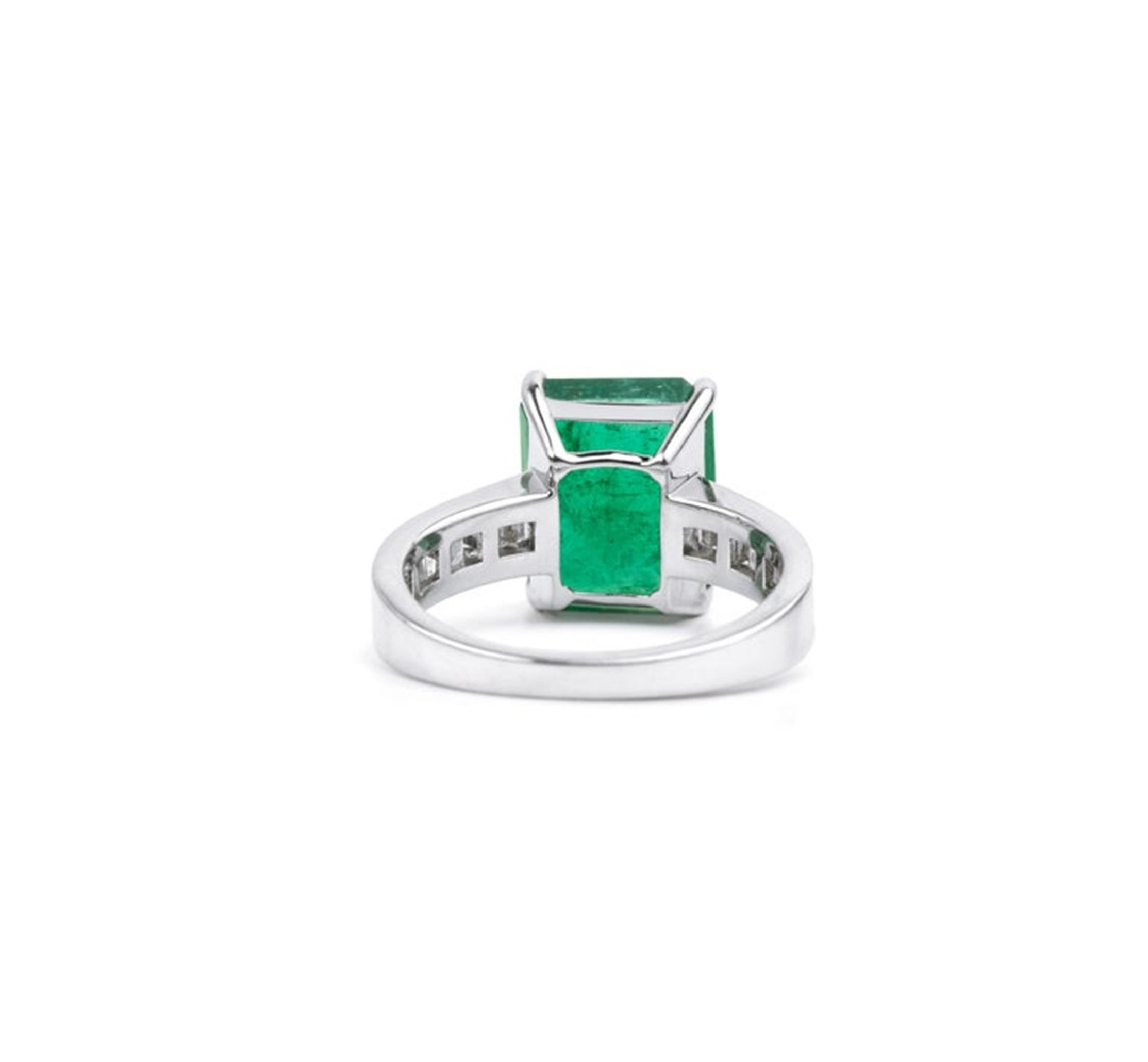 4.5ct Natural Emerald & Baguette Diamond Engagement Ring in 18K White Gold For Sale 3